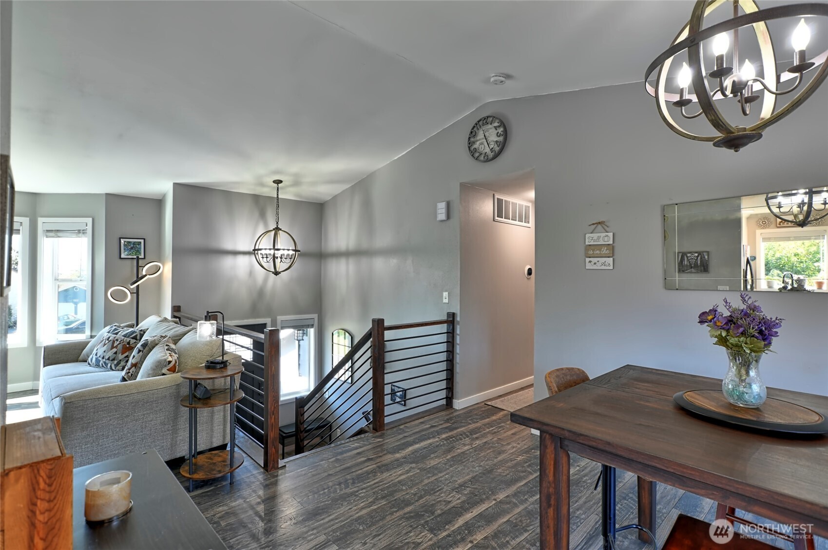 Light & Bright Living... Light & Bright Living...