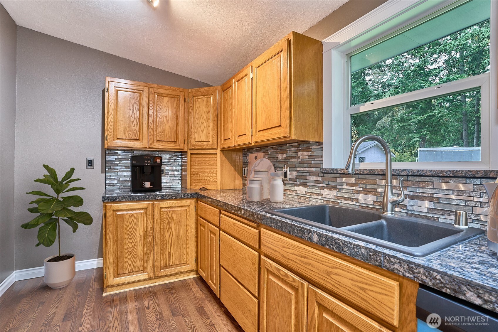 Living room dining room.