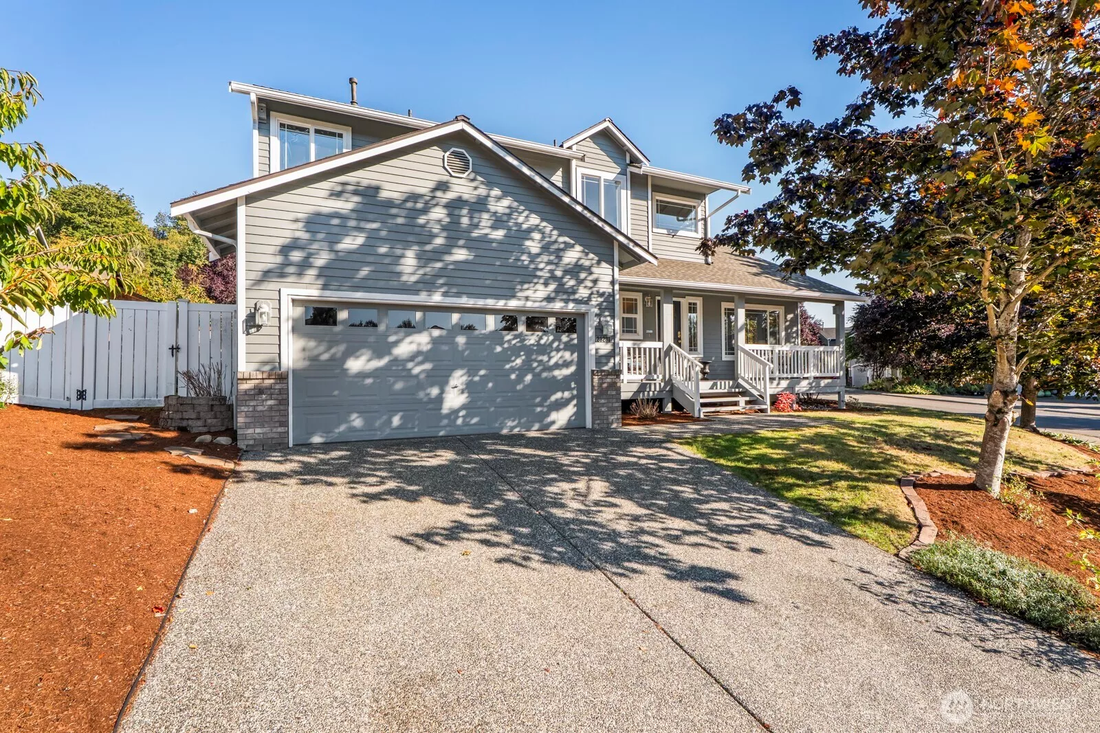Lovely remodeled 2 story home in sought after East Glen!