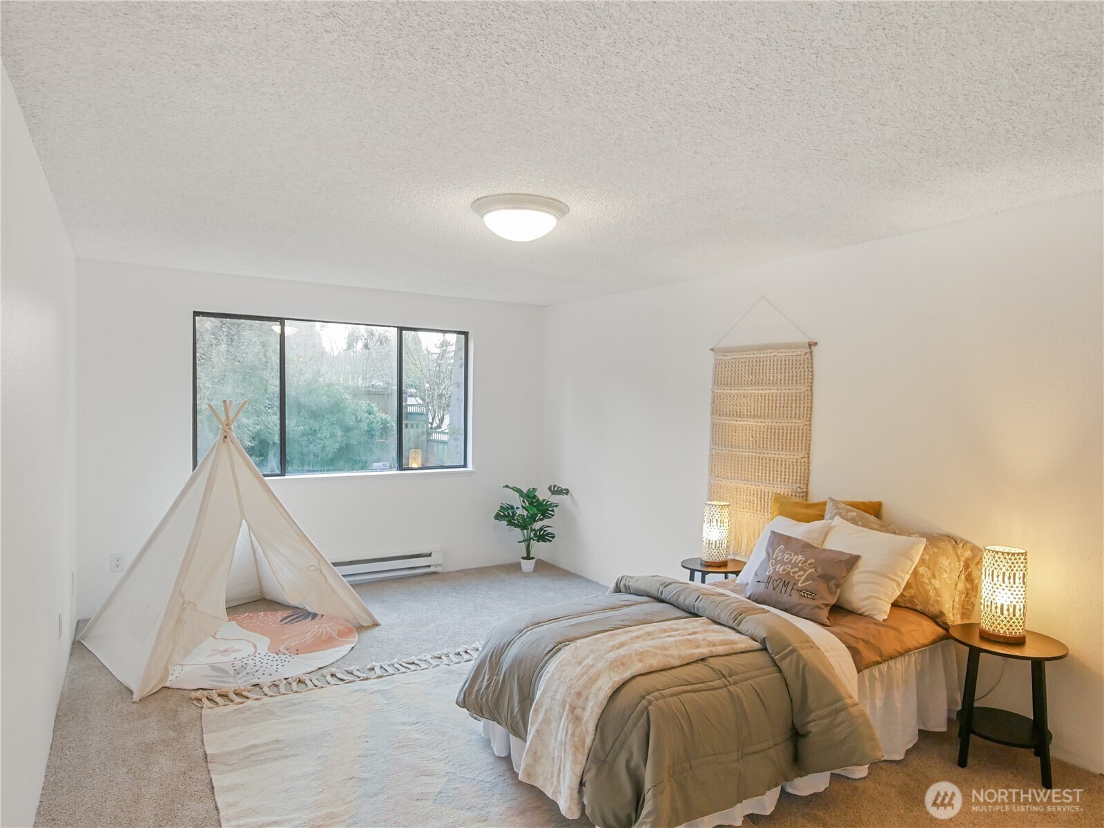 Retreat to Primary BR w/3pc ensuite