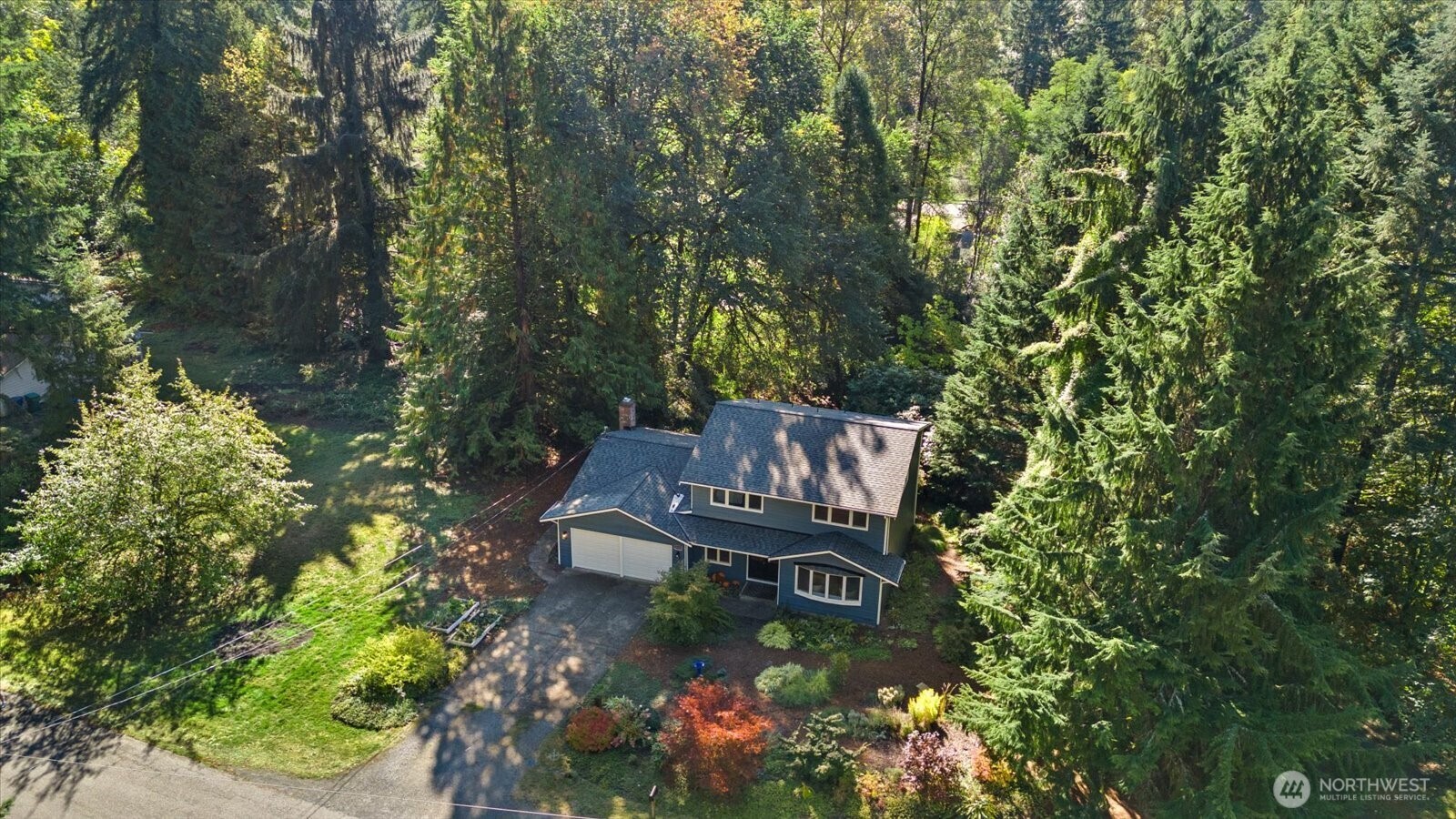 Look at the mature beautiful trees!! Make me your next new home!