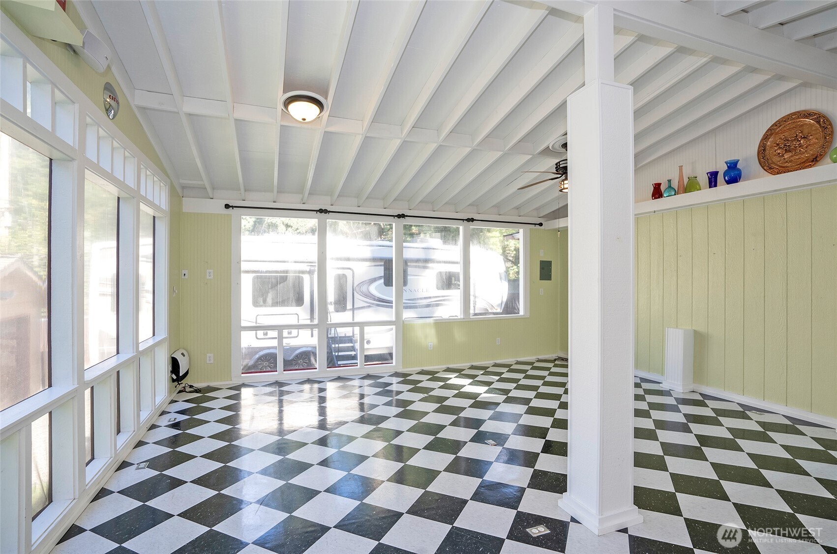 Take another look at this entertaining area—spacious enough for any gathering!