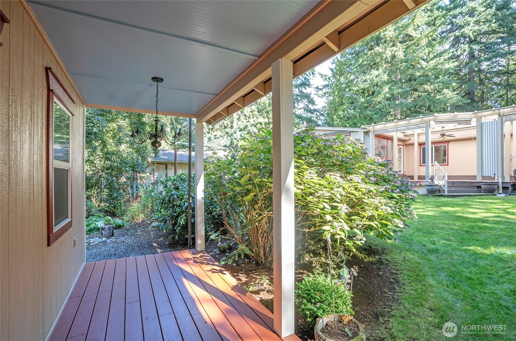 Studio/flex space - Charming 520 SF with covered porch.