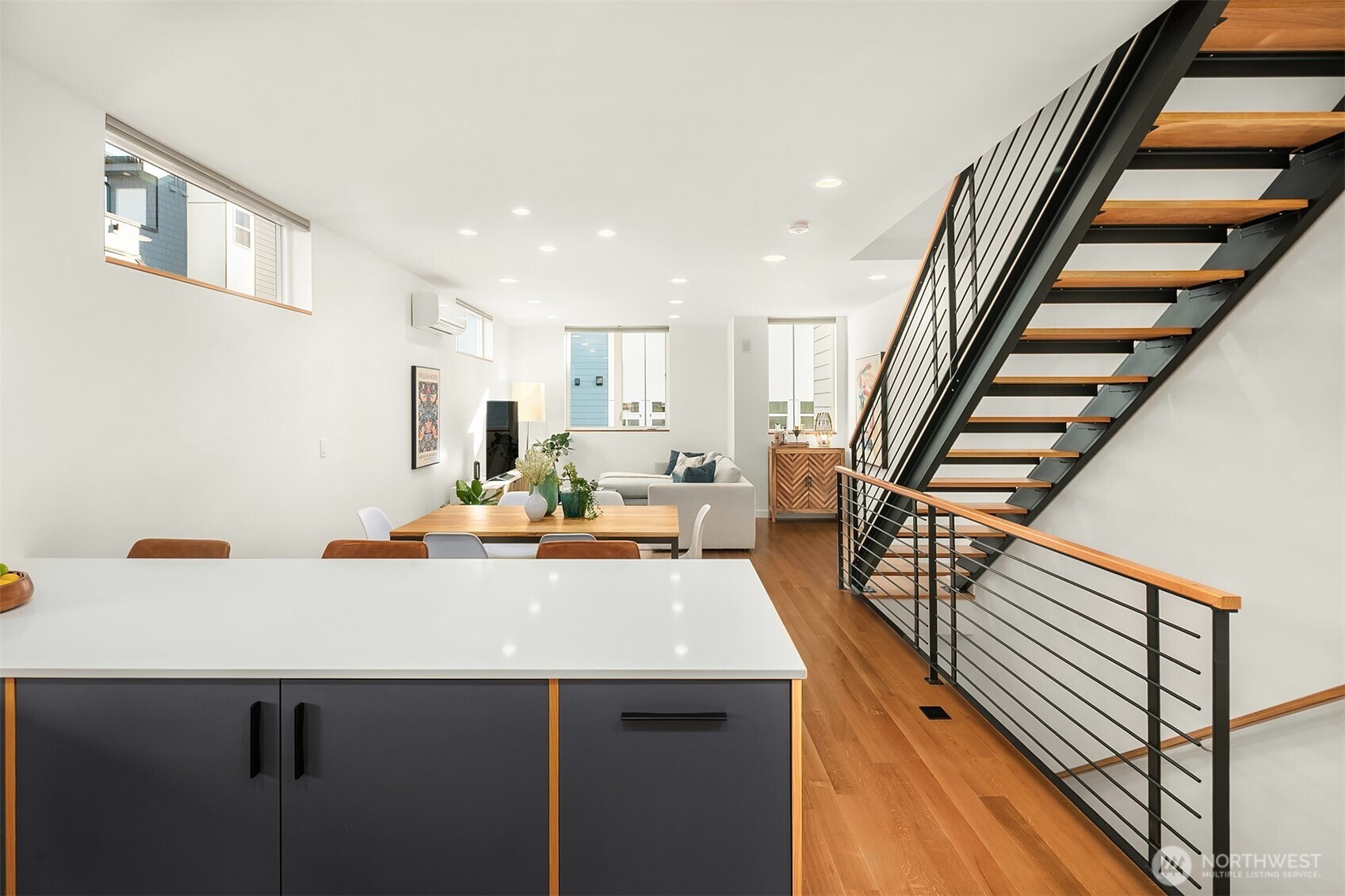 Large entertaining counter area!