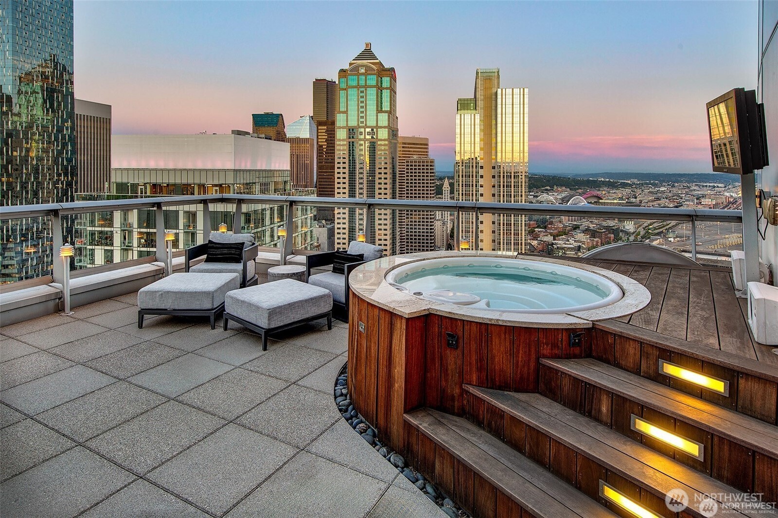 1521 second ave is one of the most luxurious steel and concrete high rises in Seattle