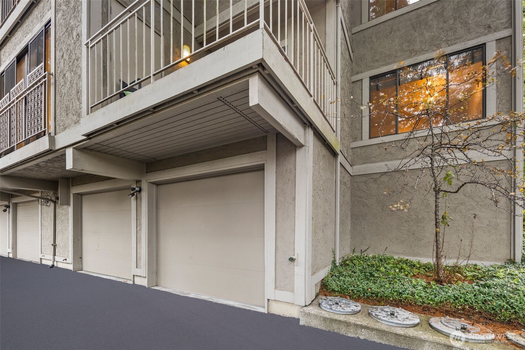 Welcome to Sterling Heights. Private 13 unit community.