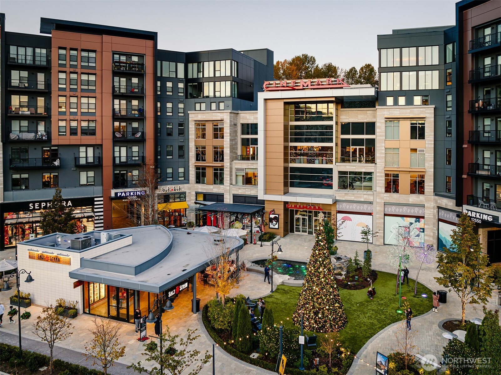 Minutes to Totem Lake Shopping Center - WholeFood, Trader Joe's...& more.
