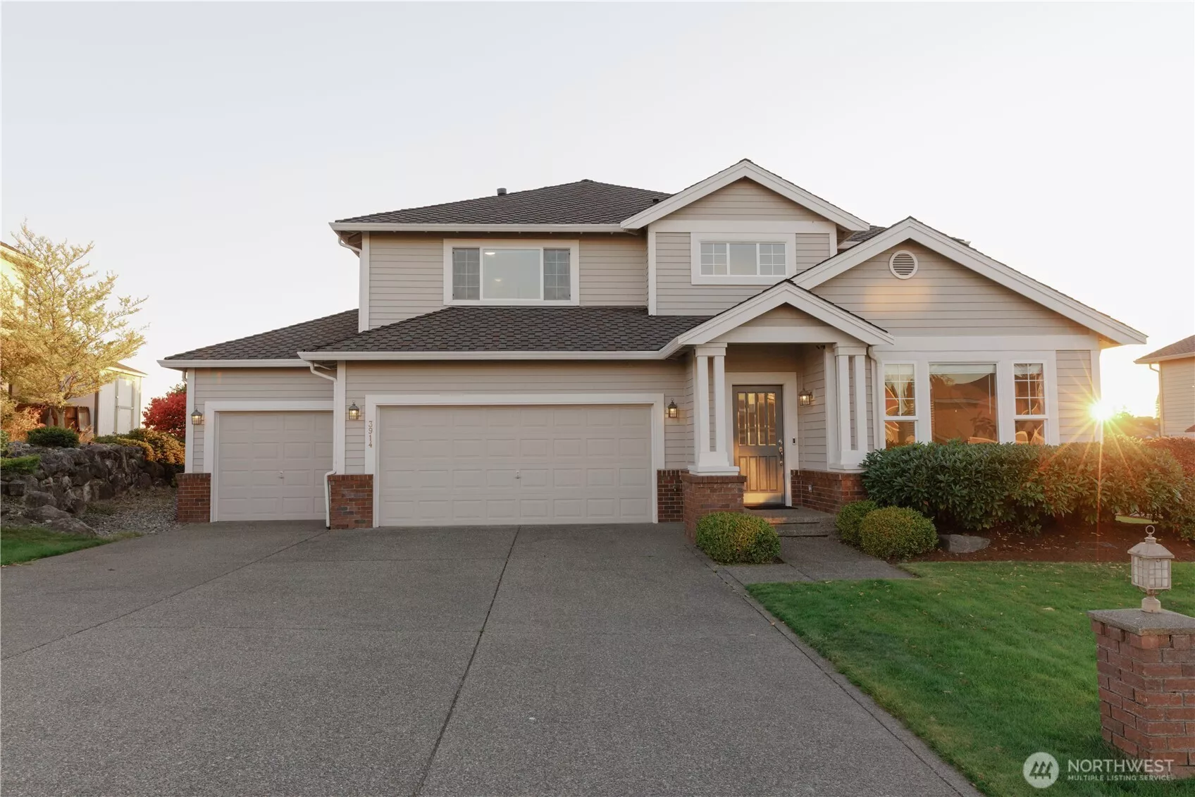 Home in Tuscany Neighborhood of NE Tacoma