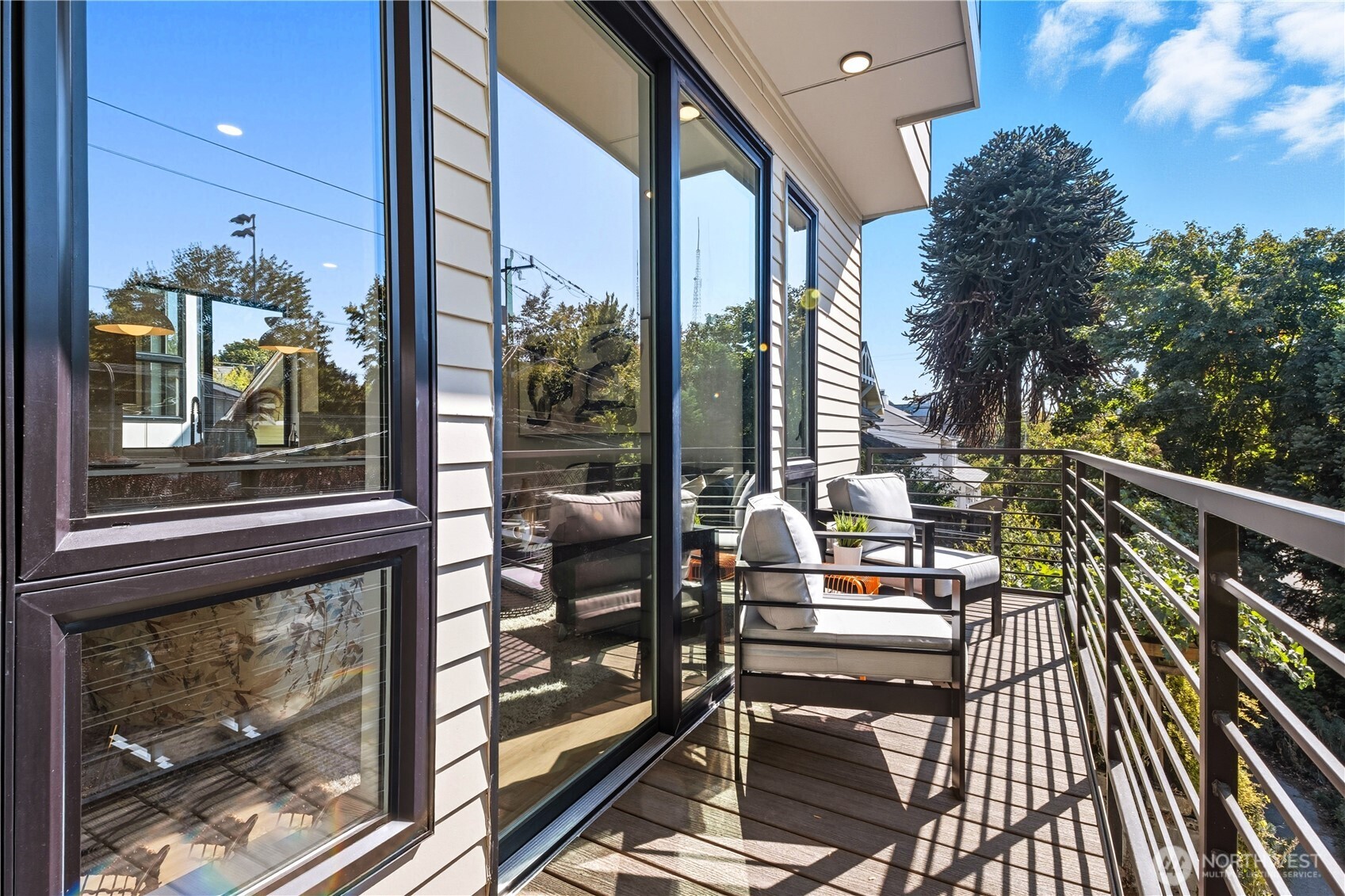 Balcony w/Park Views