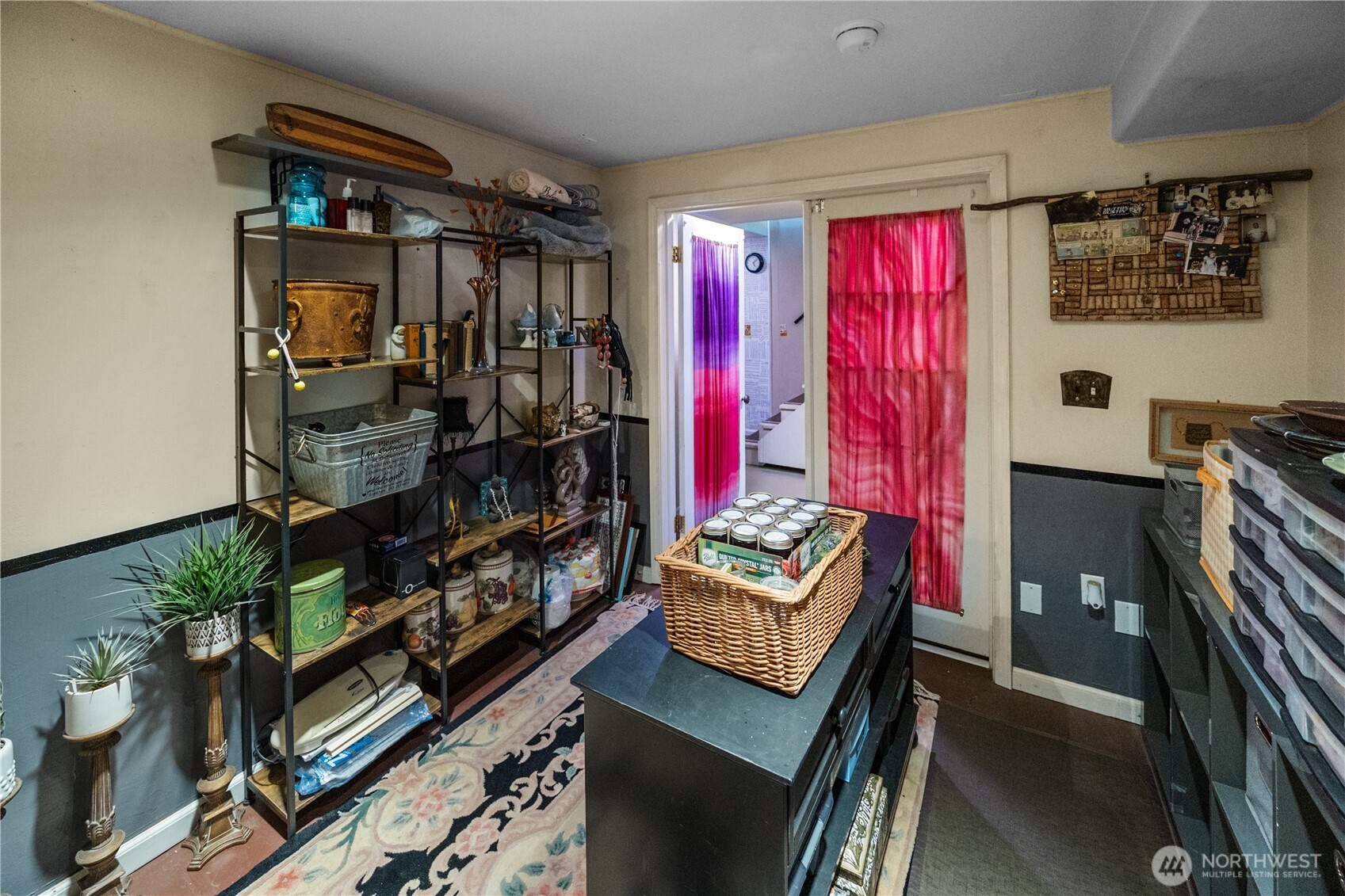 Same bonus room, different view.