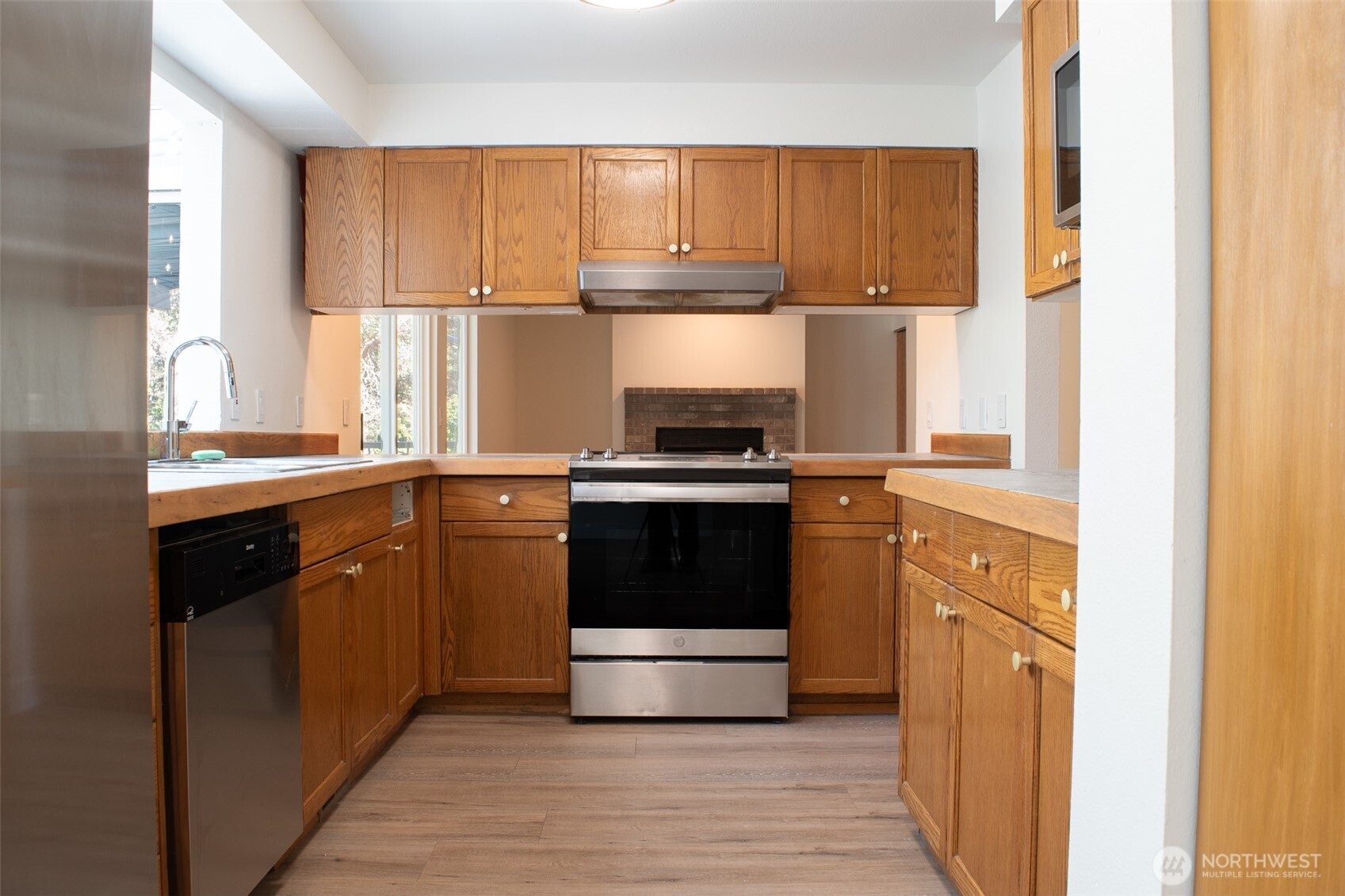Main Kitchen - Main Floor