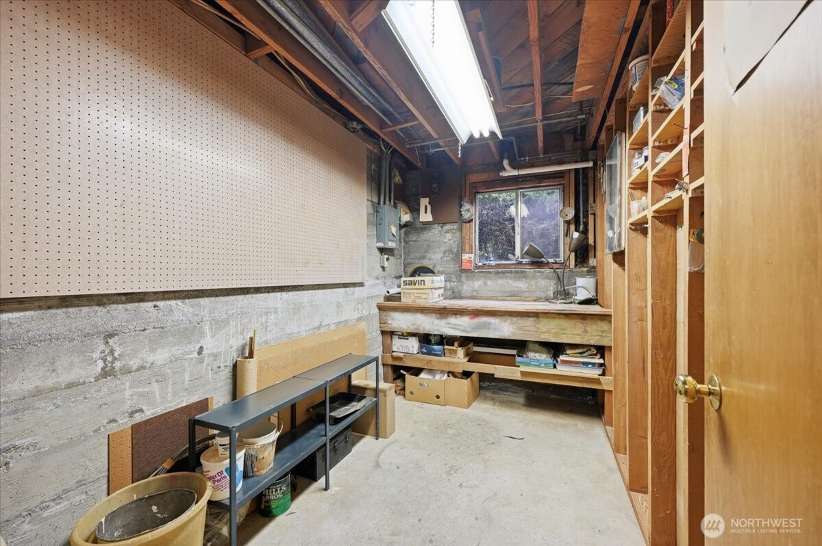 Amazing workshop-pegboard included!