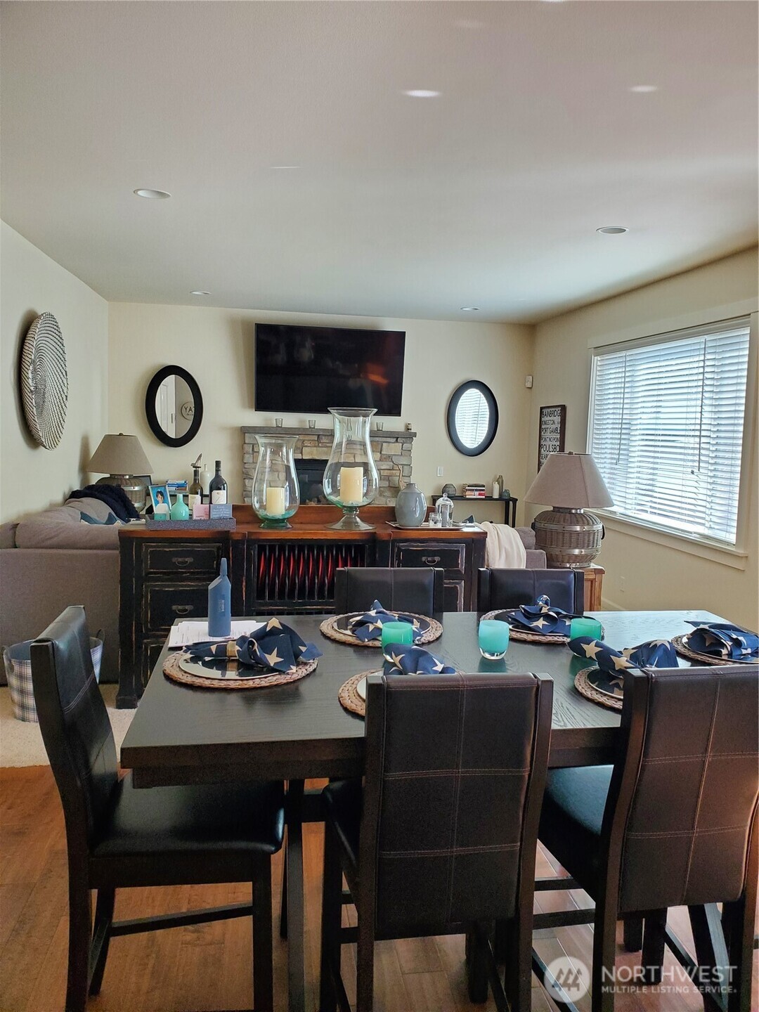 Dining room off of kitchen