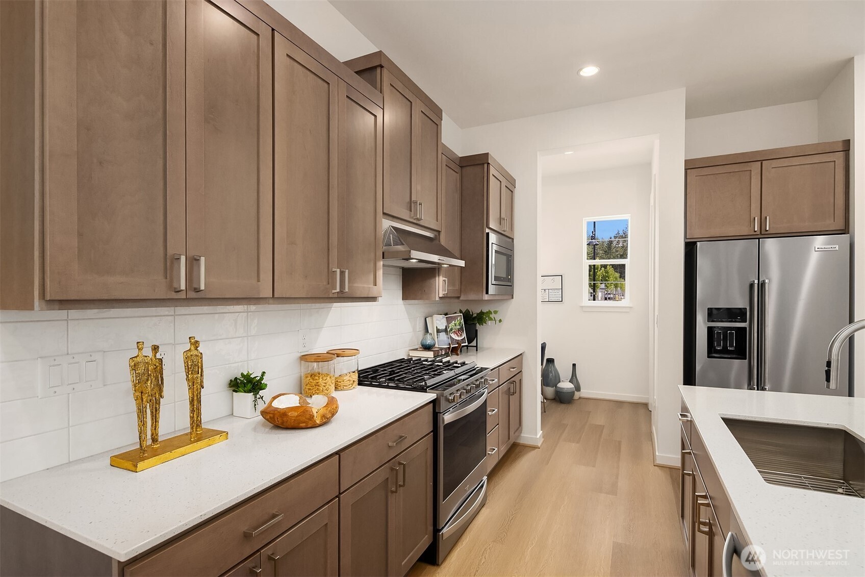 Photos are for illustrative purposes