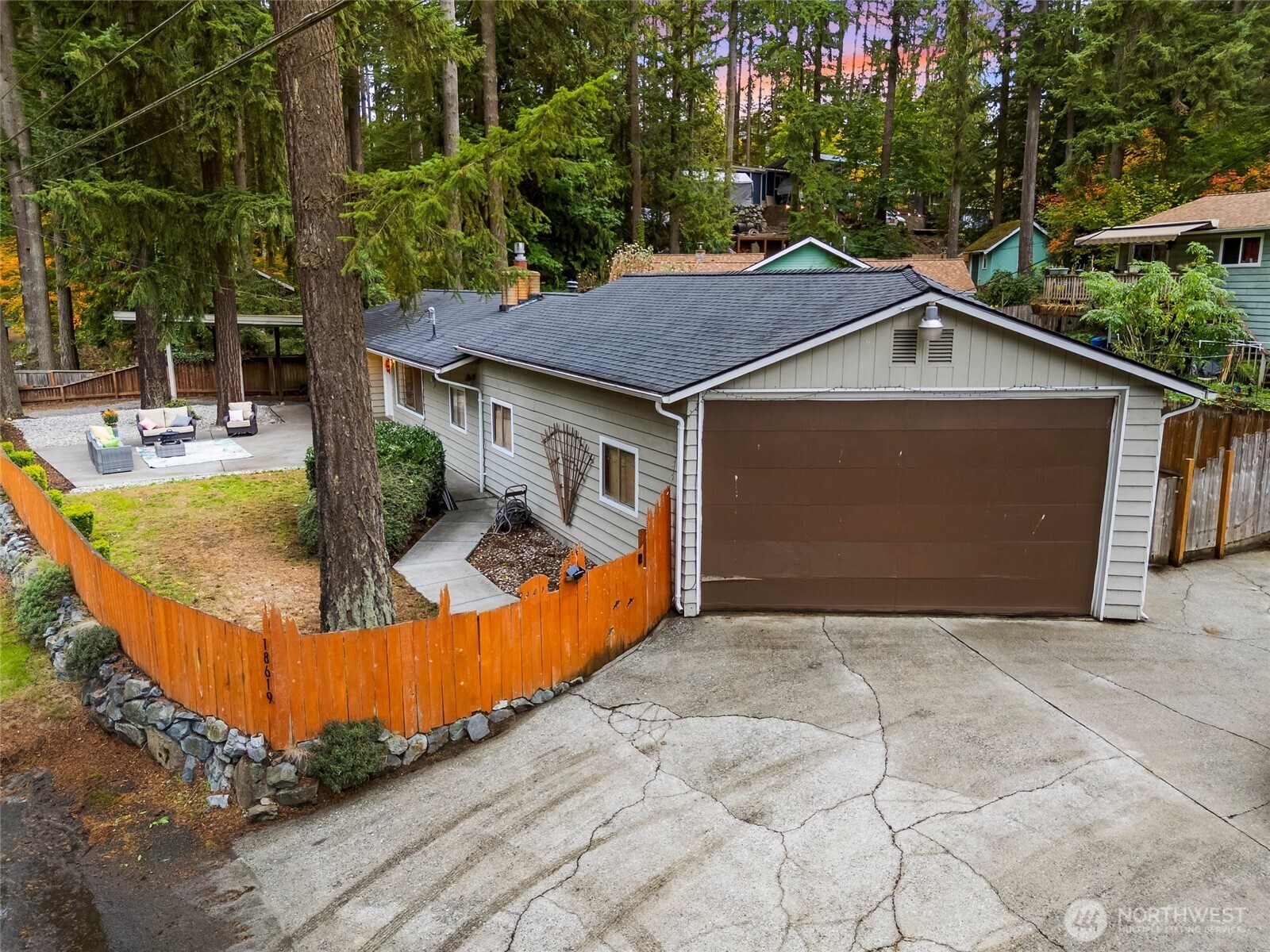 Driveway to Shop, room for 4+ more cars.