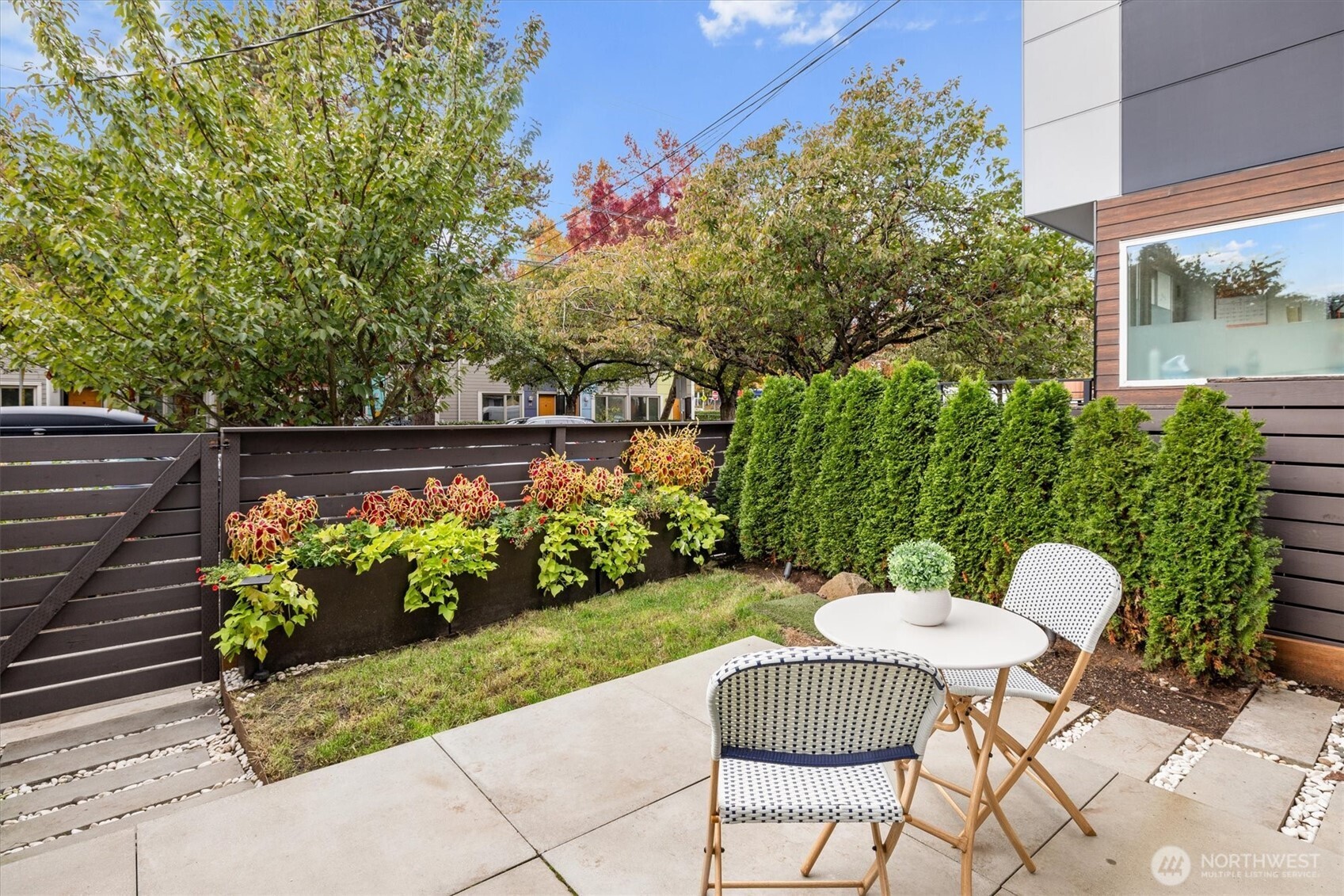 Beautiful garden and green views on this quiet, tree-lined street!