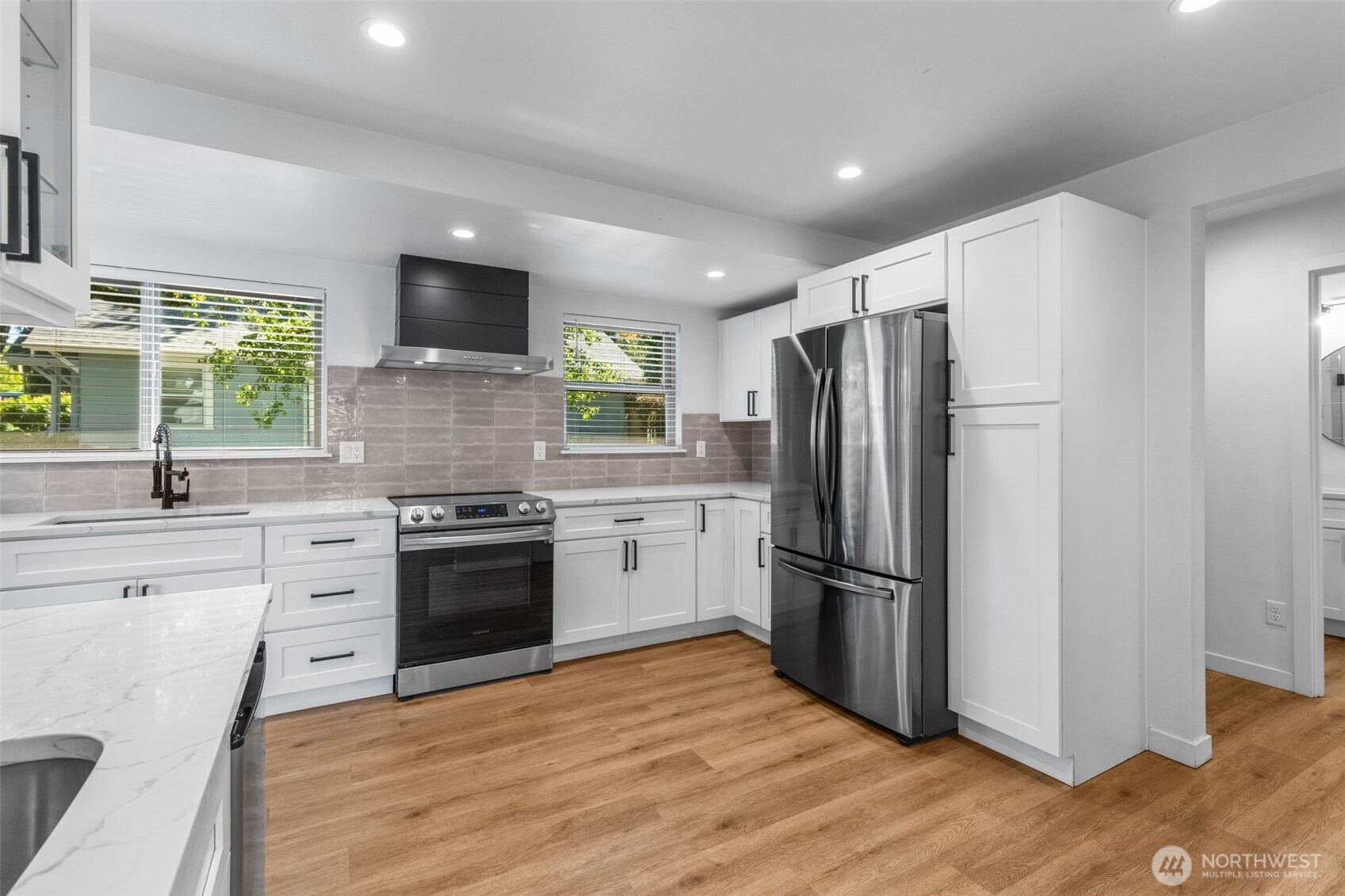 Sleek, sophisticated, and ready for your culinary adventures.