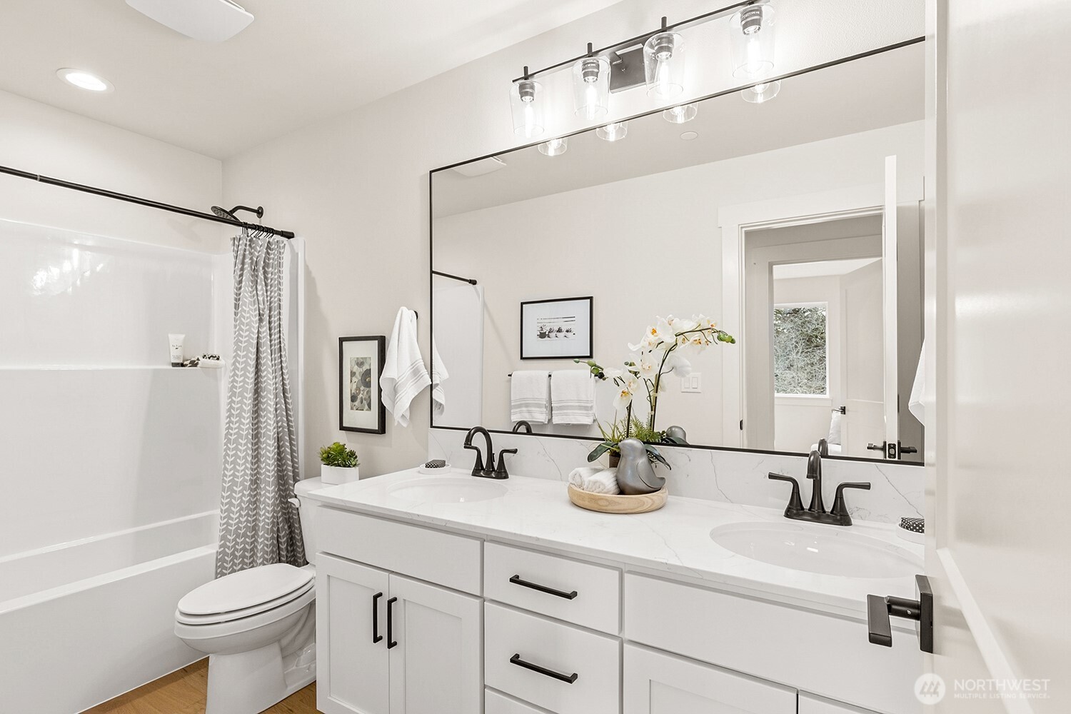 Photo of second story main bathroom on lot 4 at Moorlands Grove.
