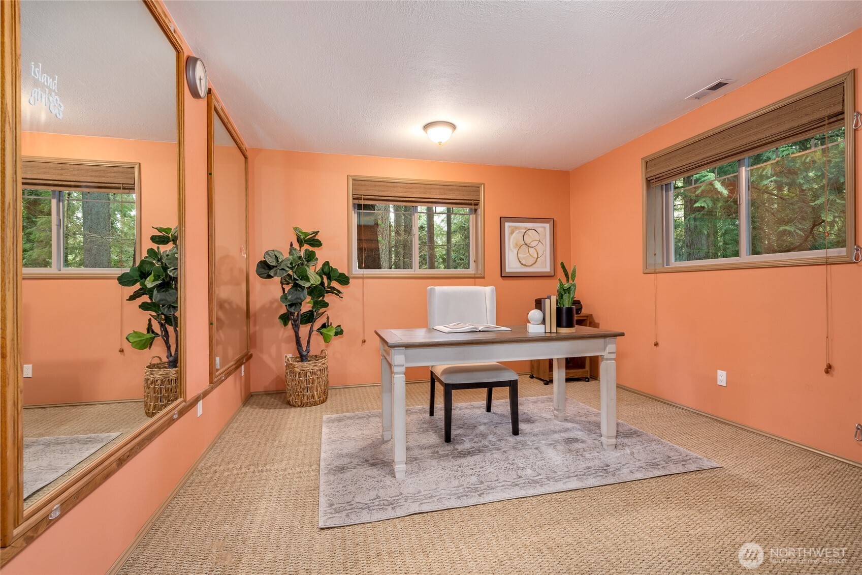 Extra room ideal for office or home gym! Previously staged.