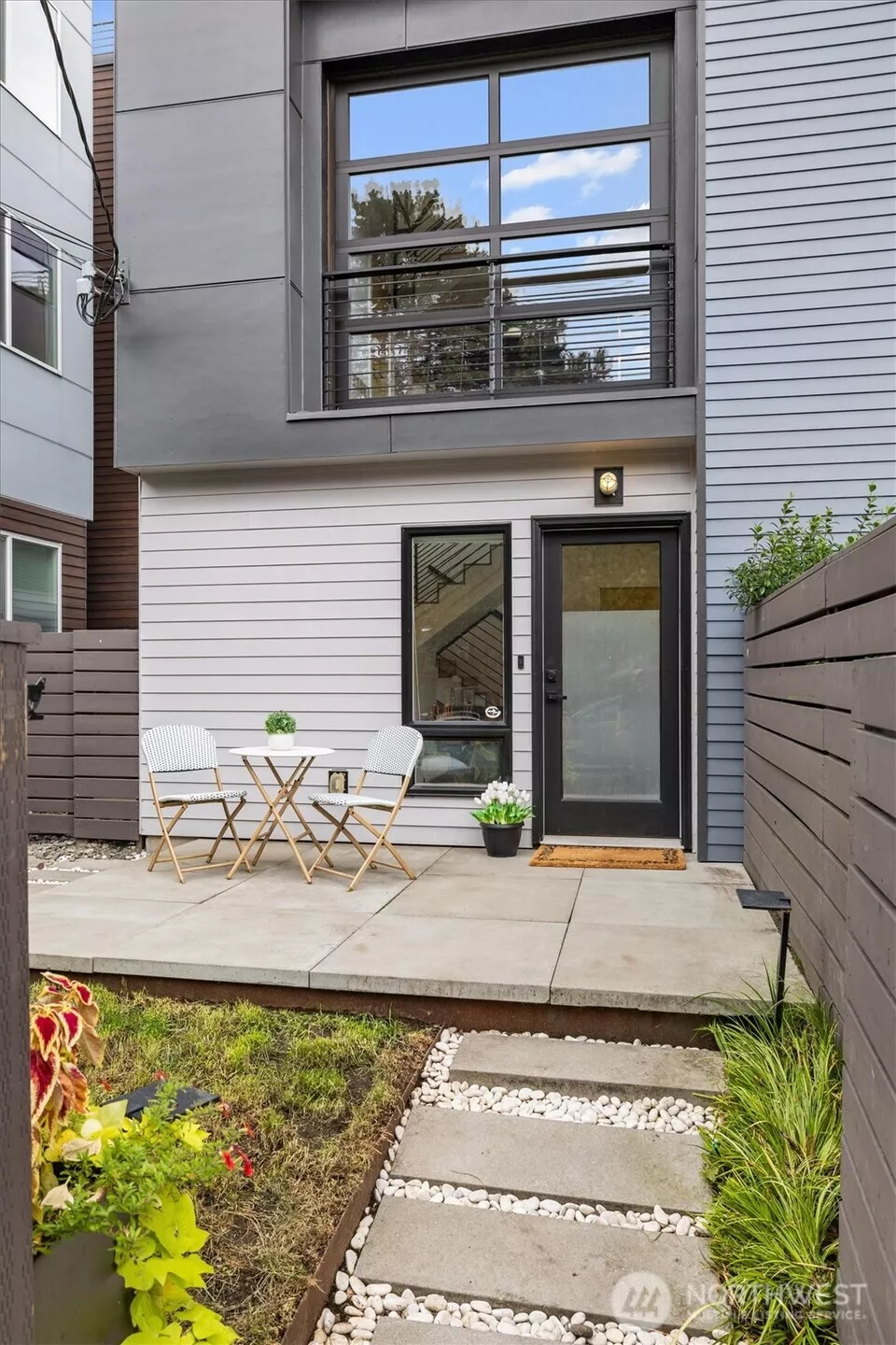 Modern living in Cap Hill! 2 bedrooms, 2.25 baths with an Office Nook (or workout space), and 1-car attached garage! Minutes to famed shopping, dining, and parks!