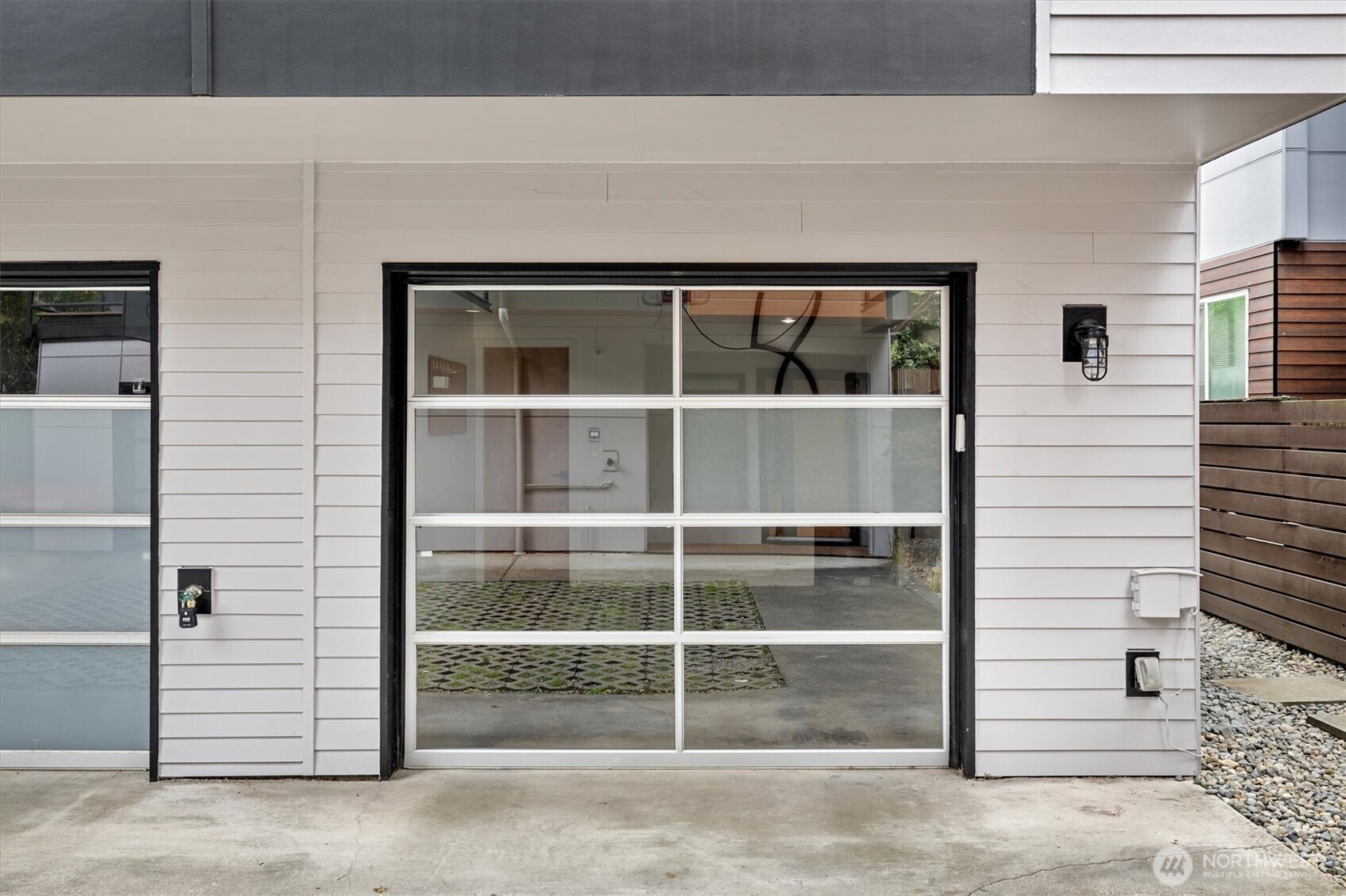 1-car attached garage is so hard-to-get!