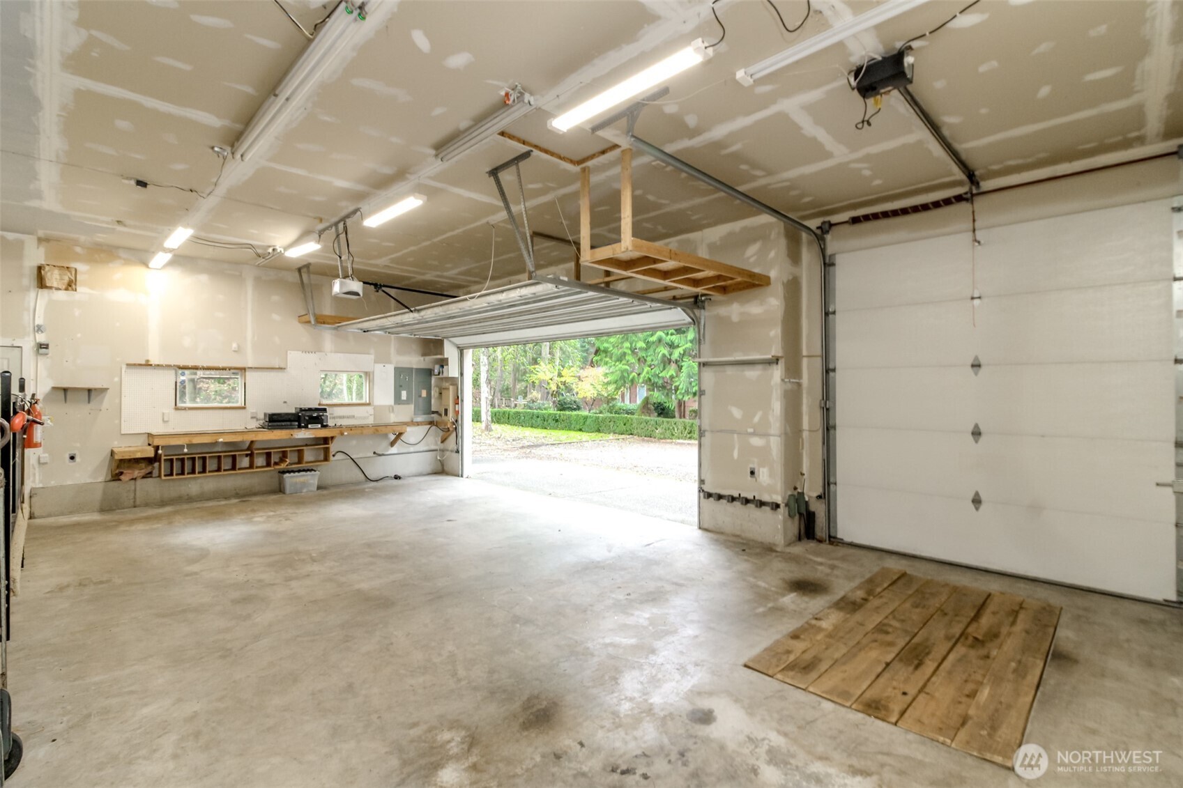 Three Bay Garage with your own maintenance pit.