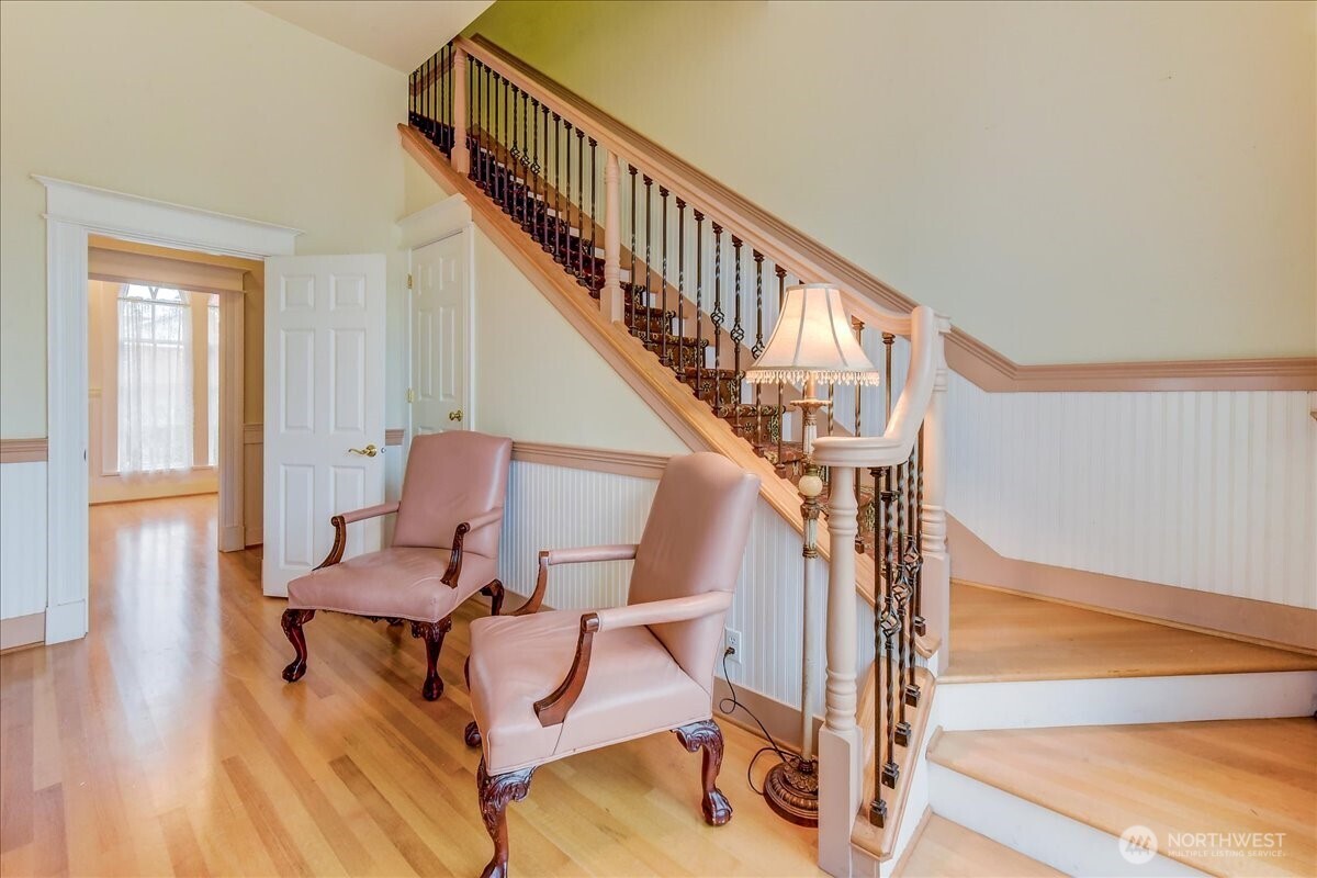 Waiting room, with bathroom access to the second floor