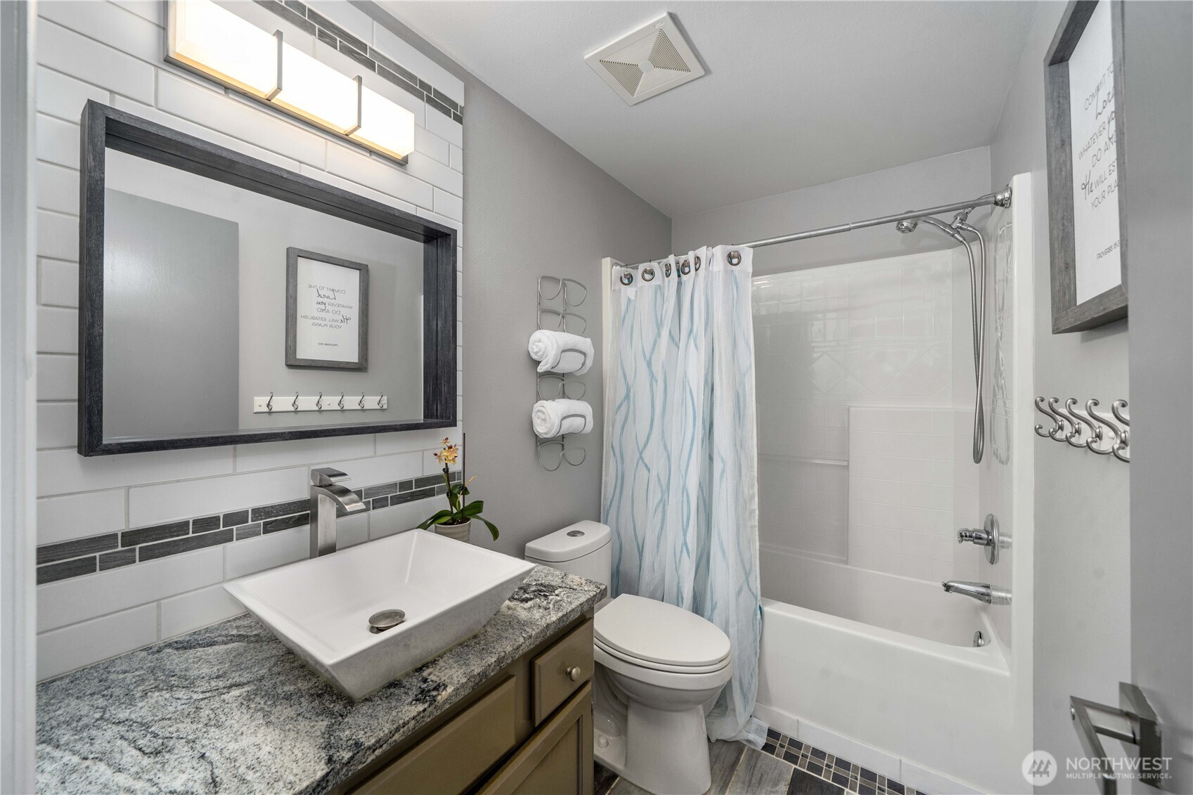 Full bathroom on the upper level.