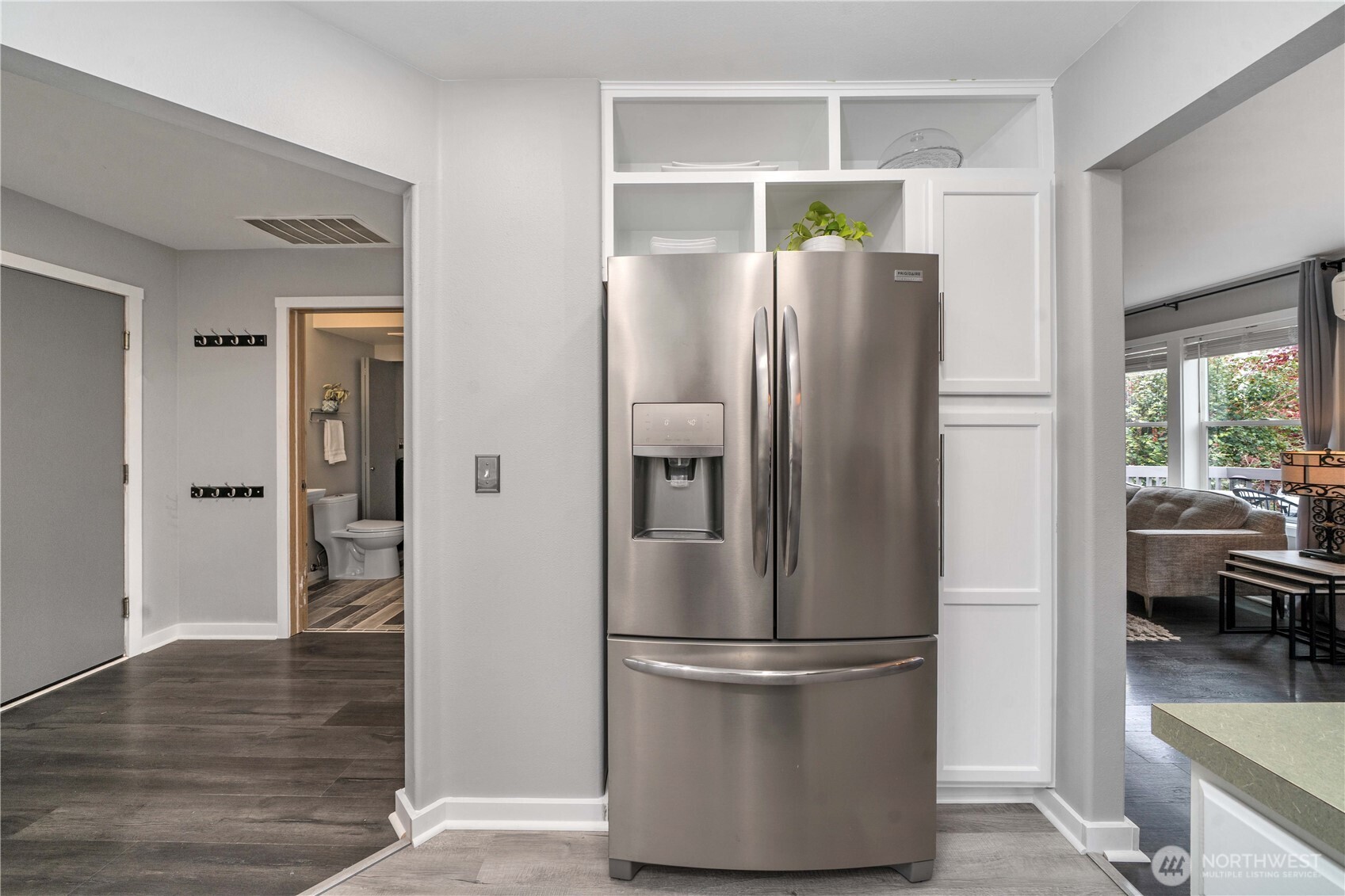 Enjoy ample cabinet space throughout!