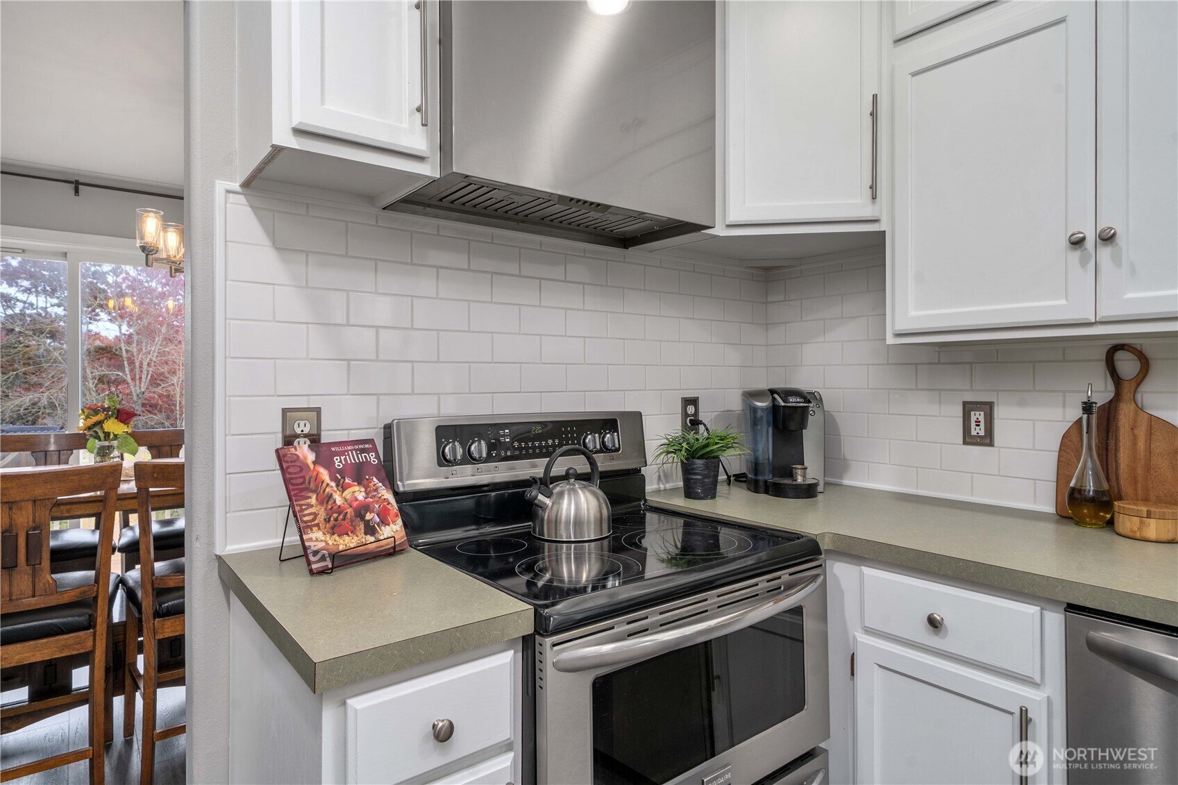 All appliances stay!