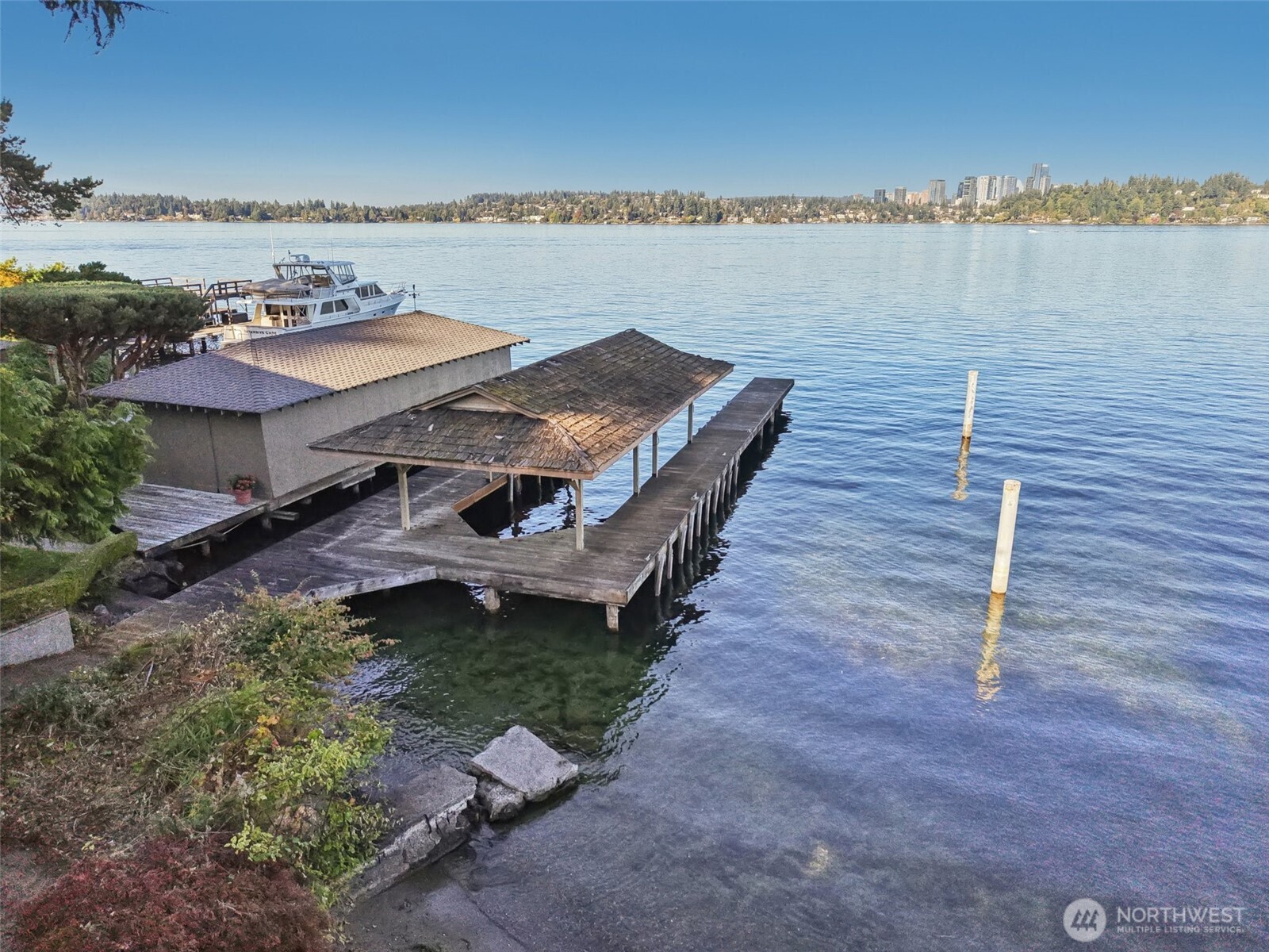 An extraordinary canvas for building your dream waterfront estate.
