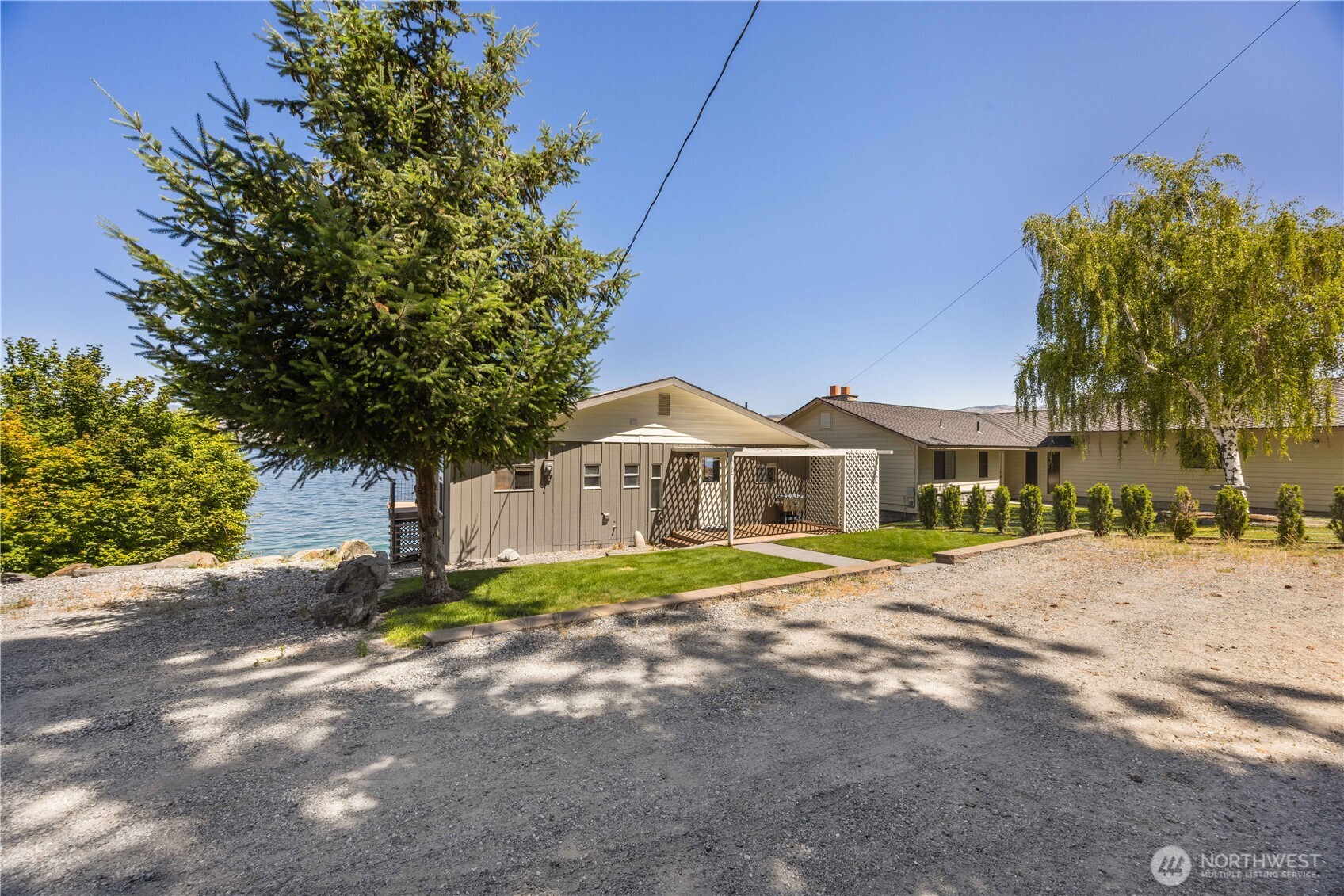 The Cottage 3132 offers 816 sqft.