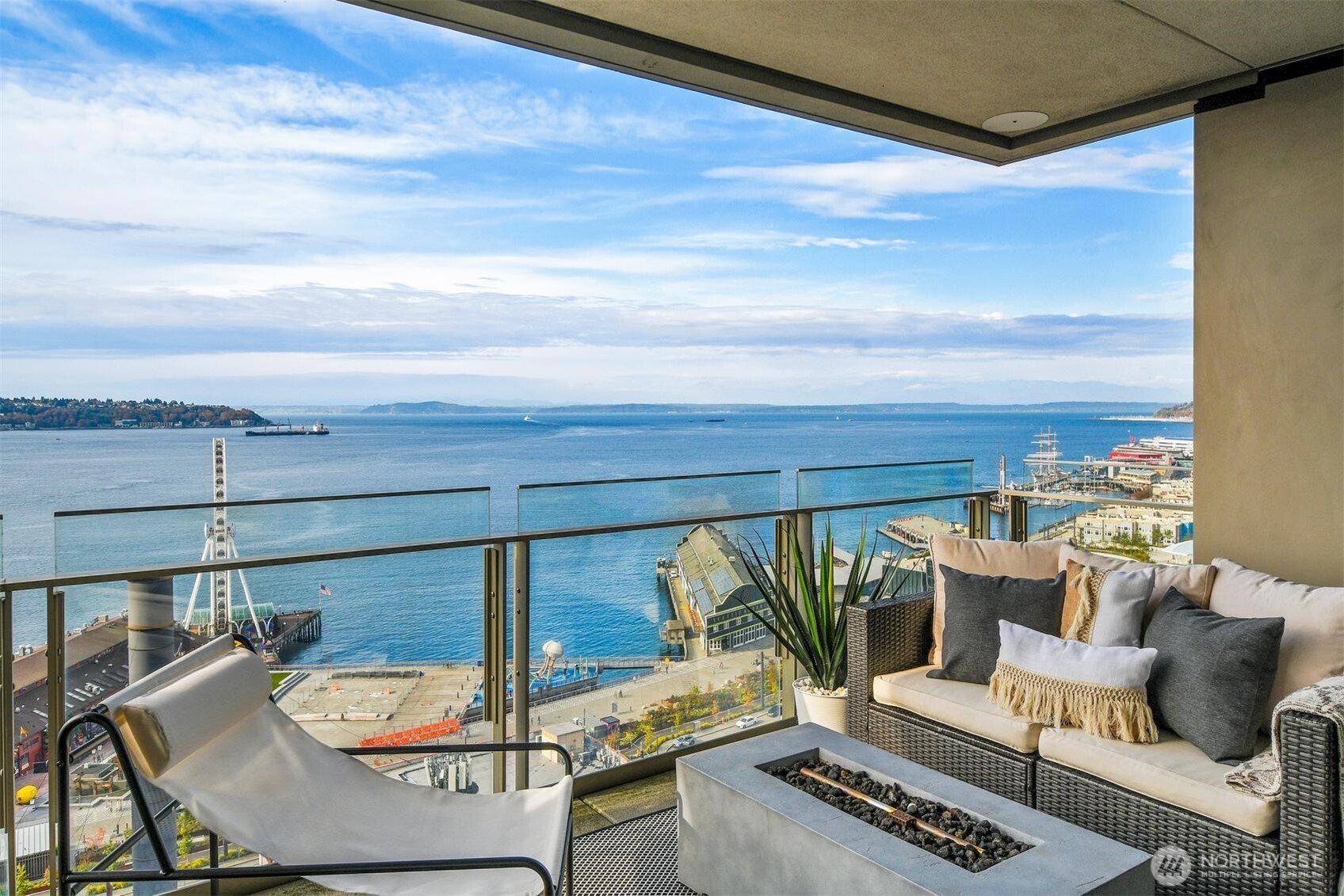 More views from the Unit 1206 deck