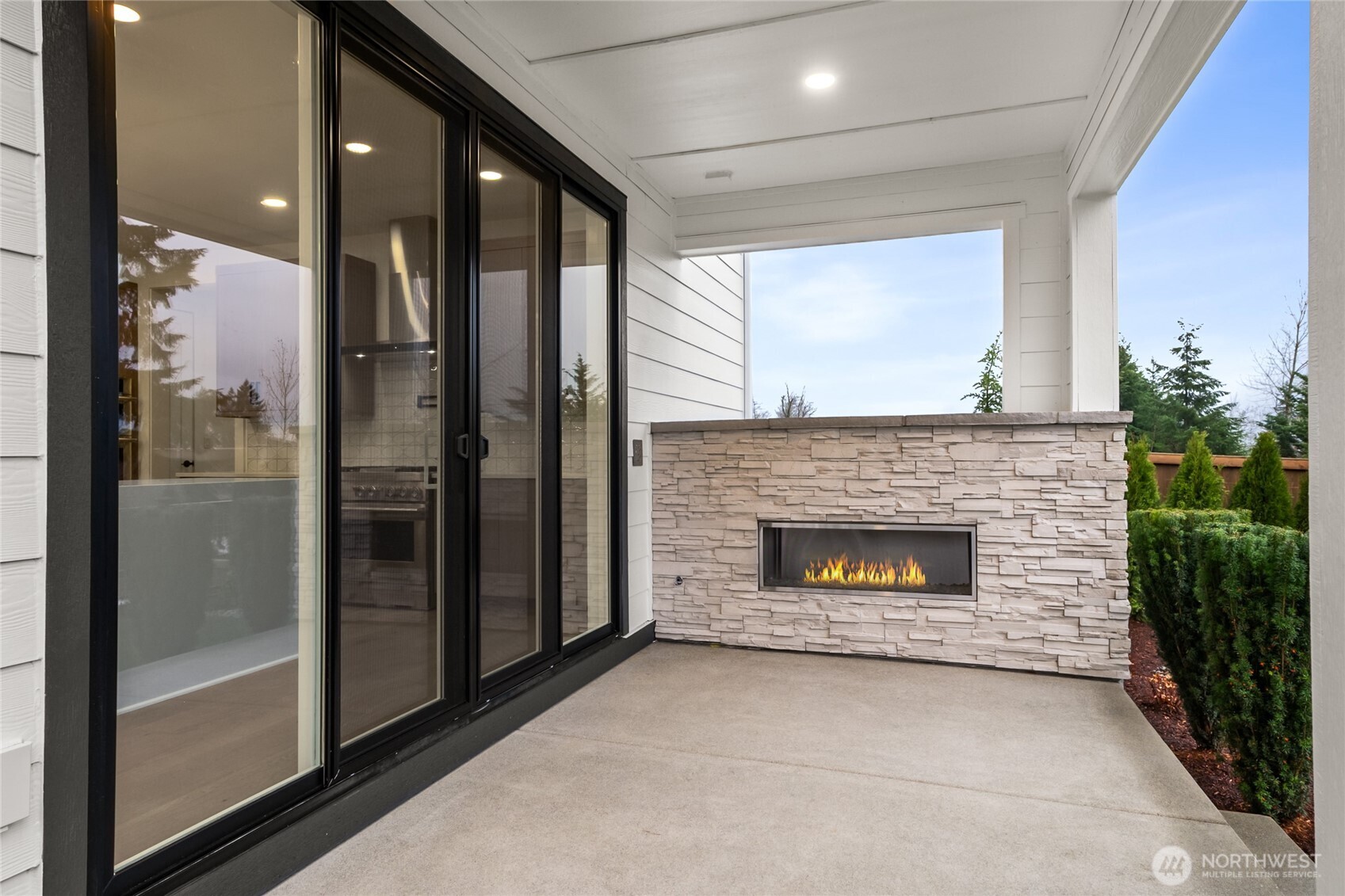 Outdoor Living- For marketing purposes only. Colors and features may vary.