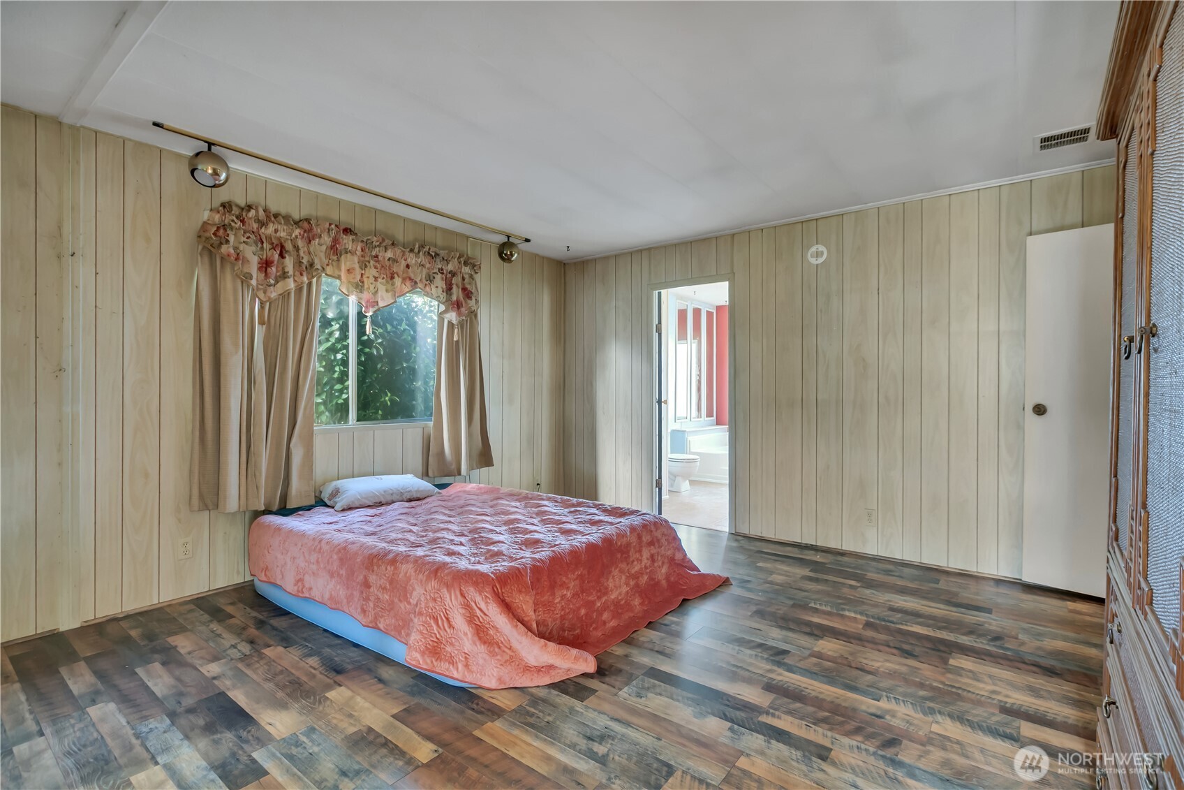 Huge primary suite ~