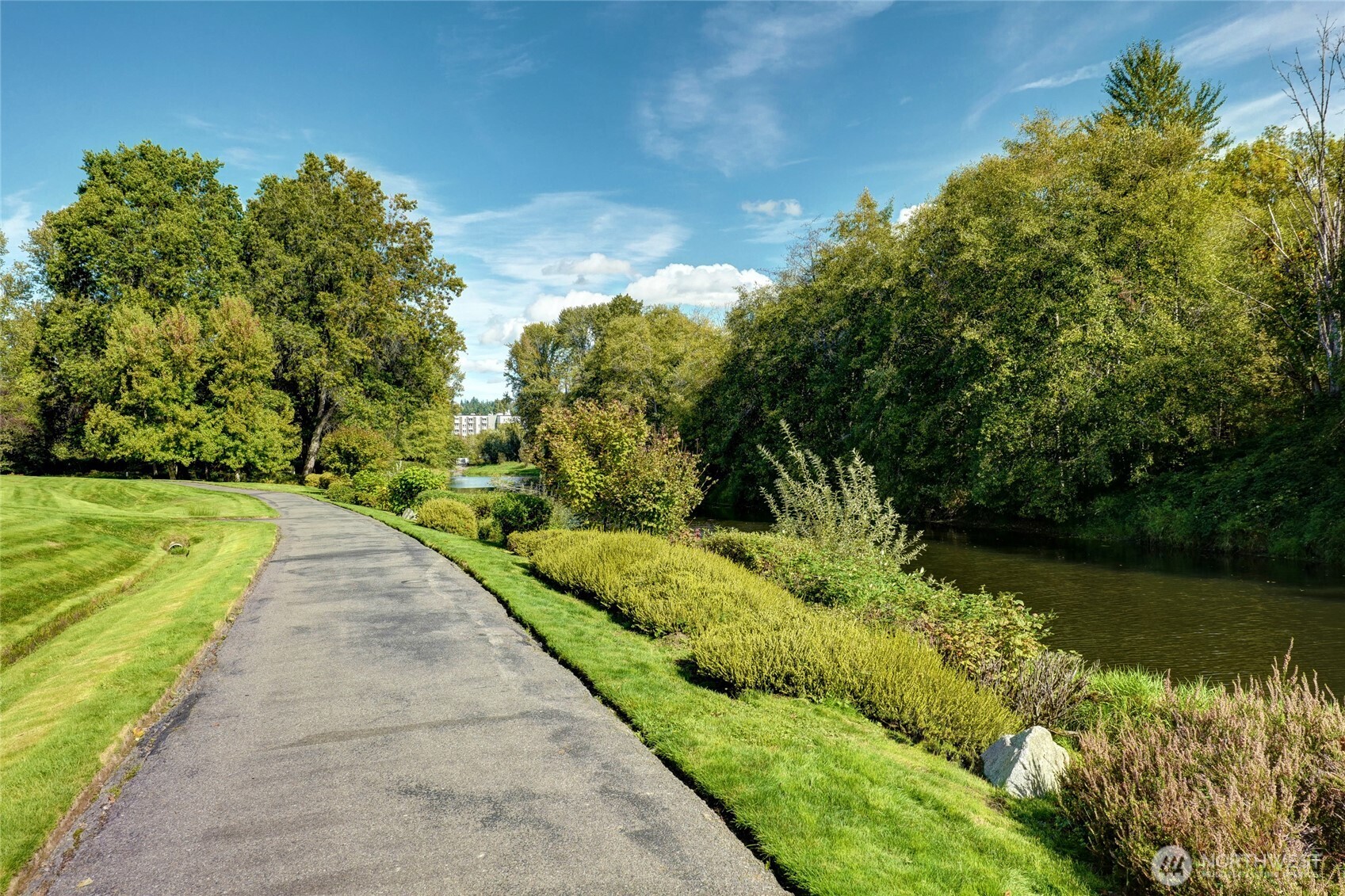 Private trail which takes you to parks, restaurants, shopping, seasonal concerts and more! Just outside your door.