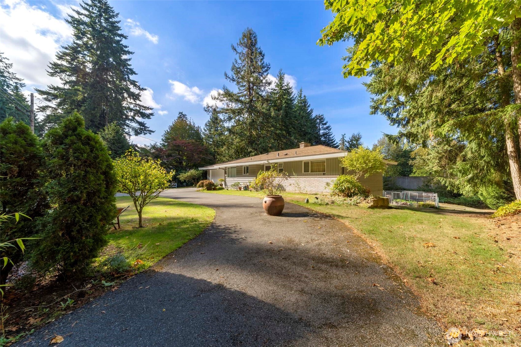 Dual entry driveway