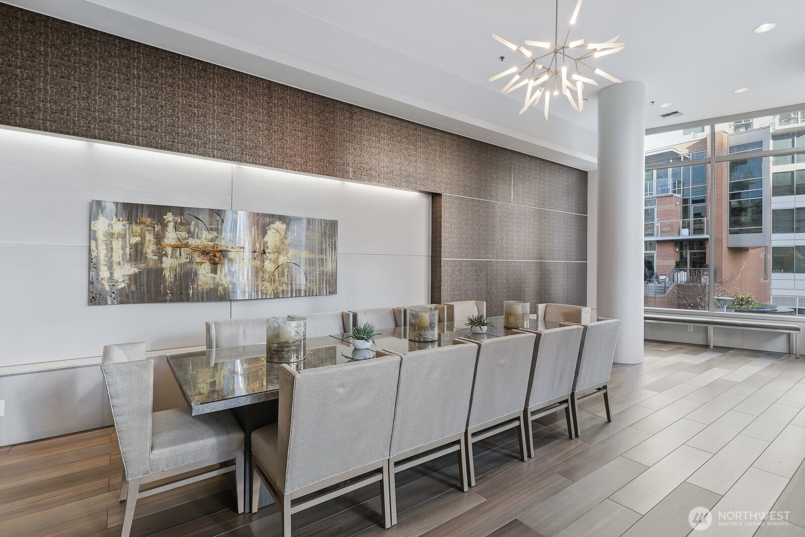 12 top dinning in the clubhouse.