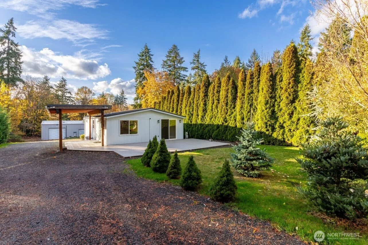 Pristing Home, Commercial Grade Garage, Working Shed wired with Electricity