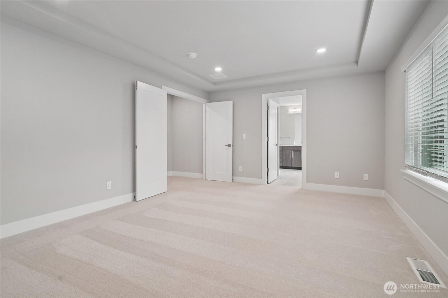 Photos are for representation only.  Features, colors and selections may differ from photograph. See site agent for details.