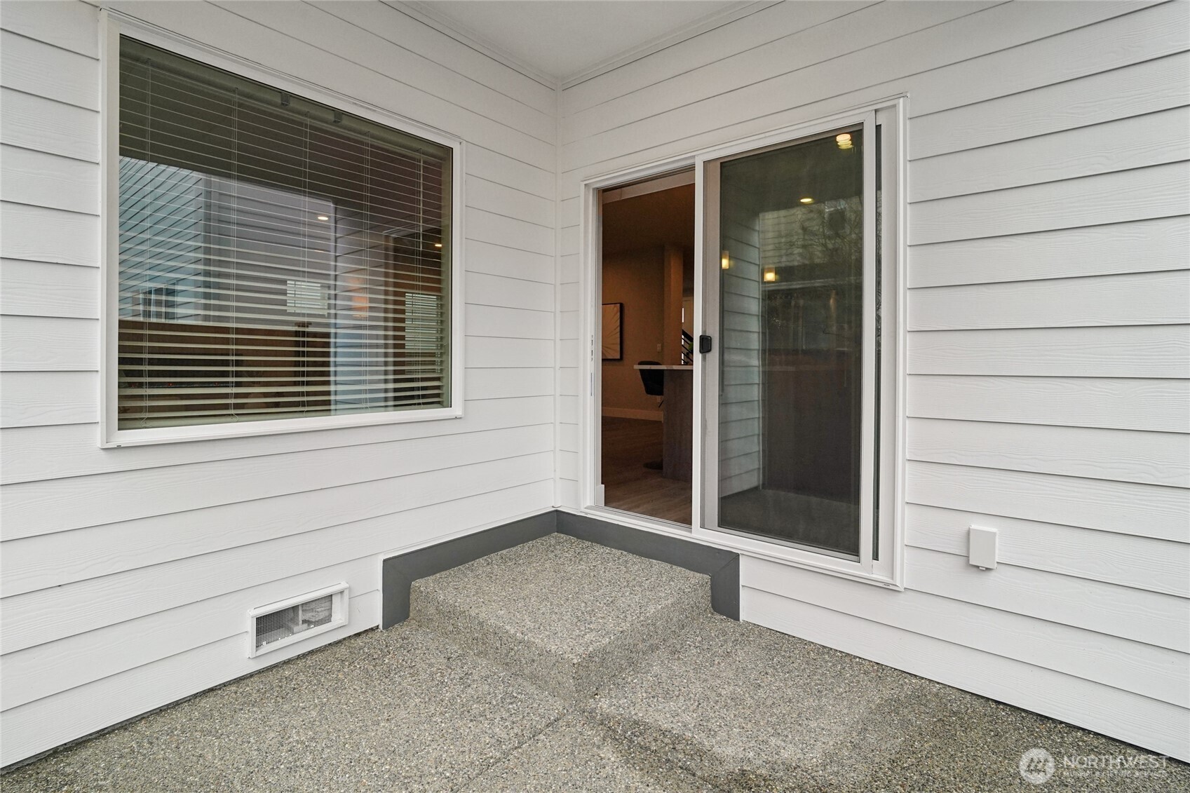Photos are for representation only.  Features, colors and selections may differ from photograph. See site agent for details.