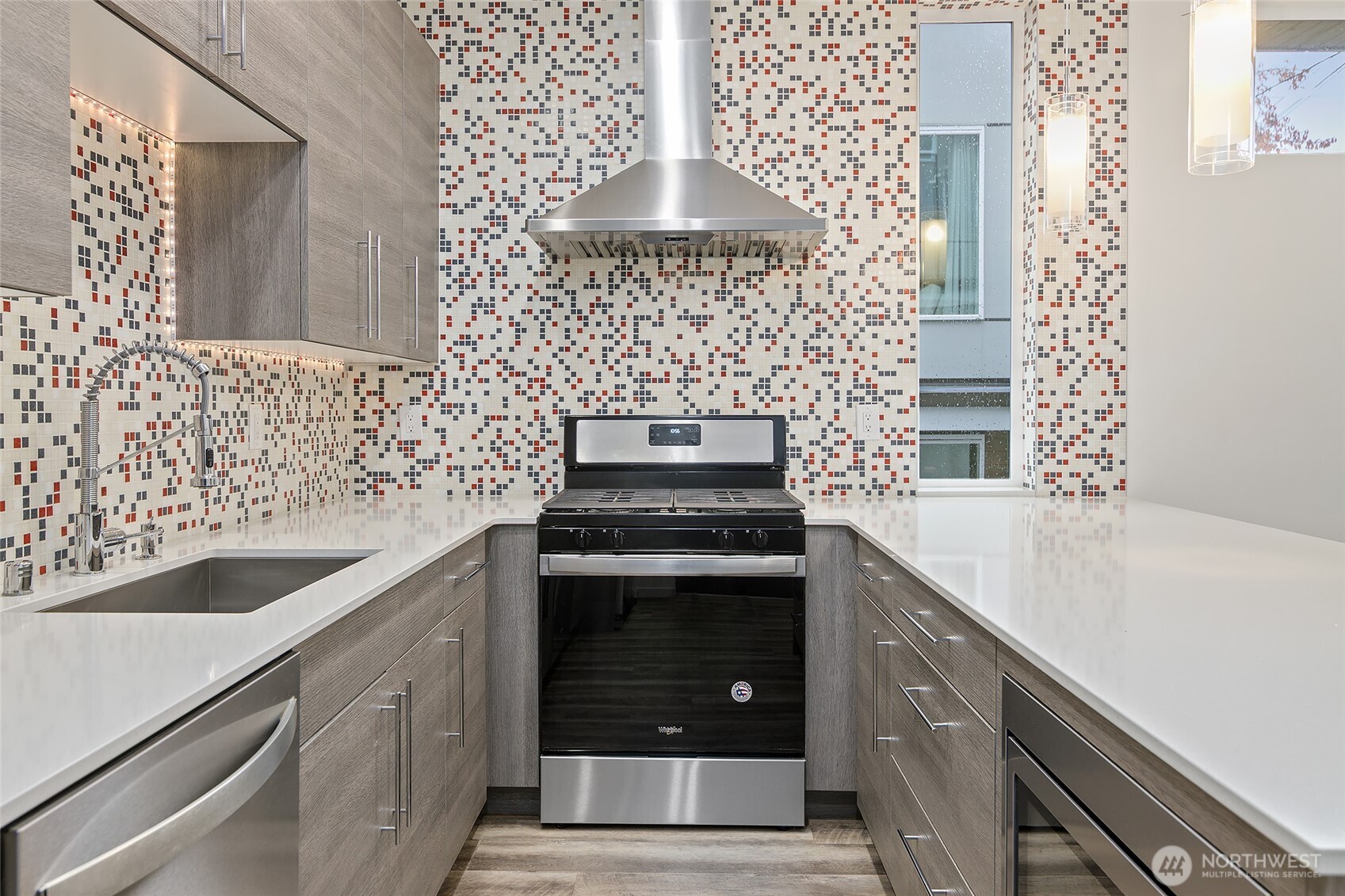 Gas cooking, soft close drawers, stainless appliances.