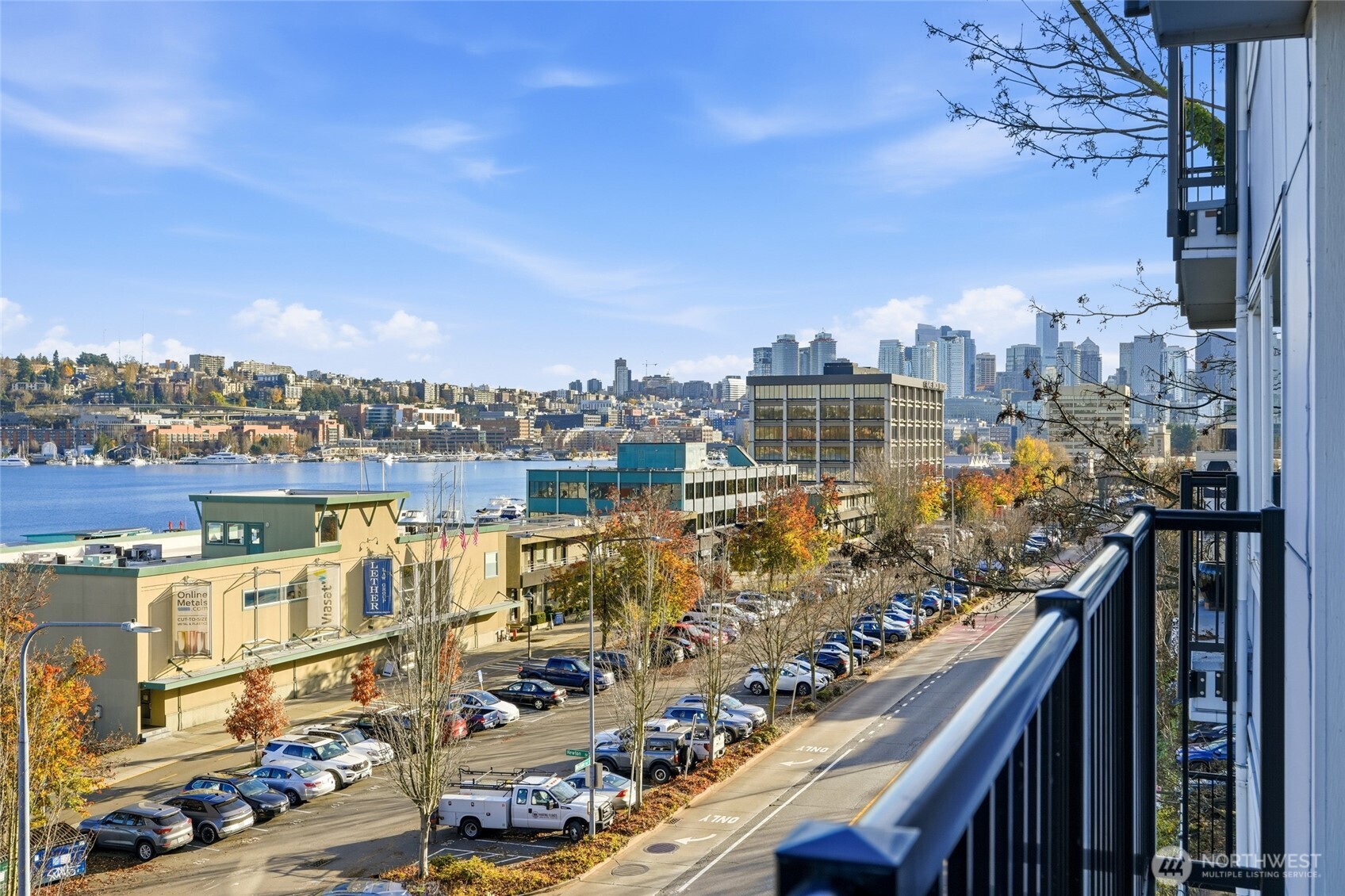 Outdoor entertaining with unbeatable lake and skyline backdrops.