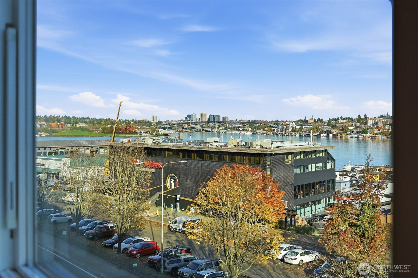 Wake up to sweeping Lake Union and Gas Works Park views.