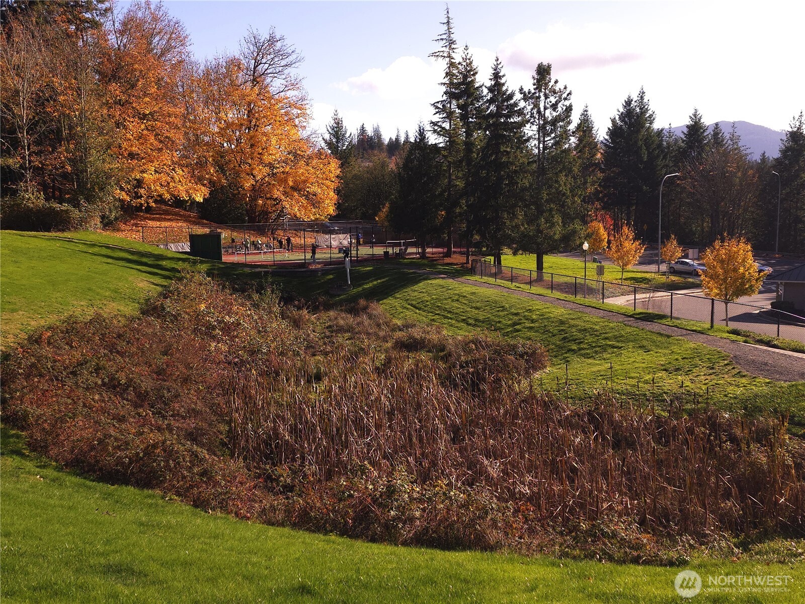 Main level meeting / game / socializing room