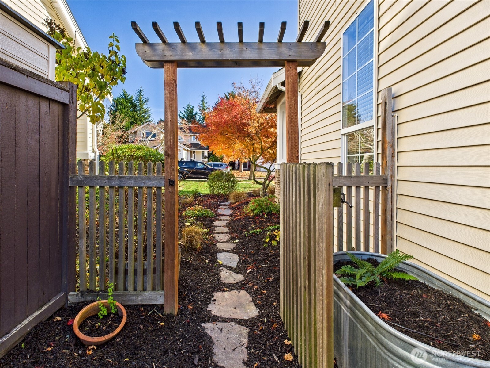 Side yard entrance to back yard