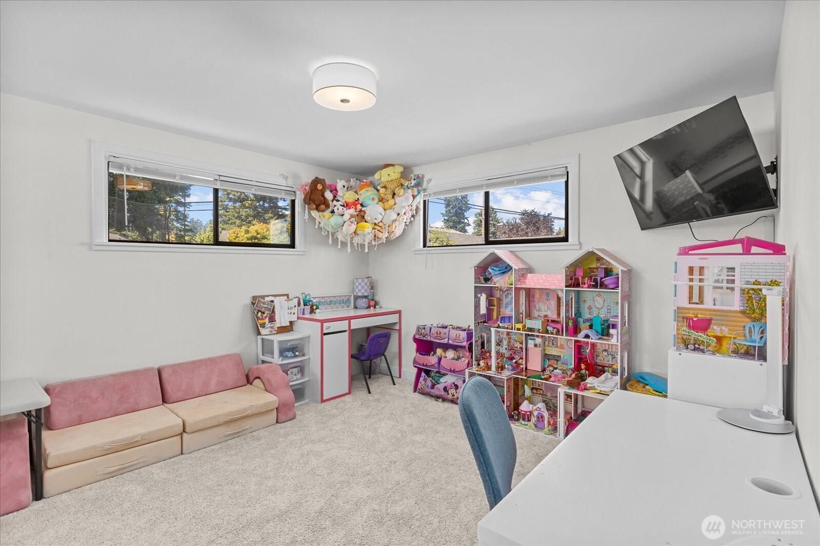 Updated stainless appliances & undermount sink