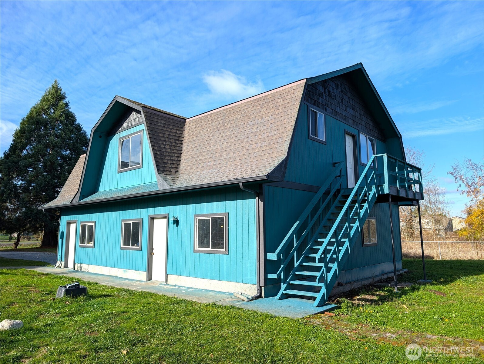 Seperate entrance to upper level.