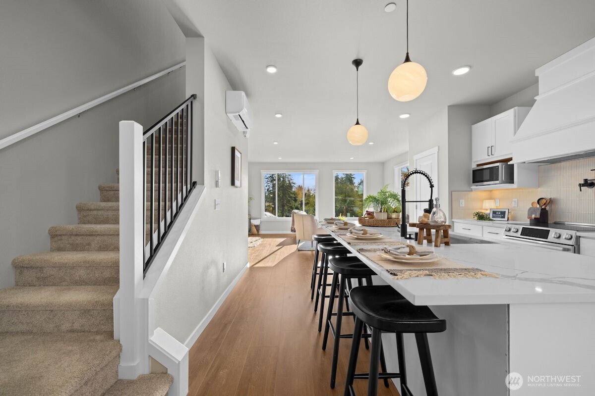 Photographs are for illustrative purposes only. Features, finishes, interior/exterior colors, landscaping and floorplan shown may vary from actual homes built.