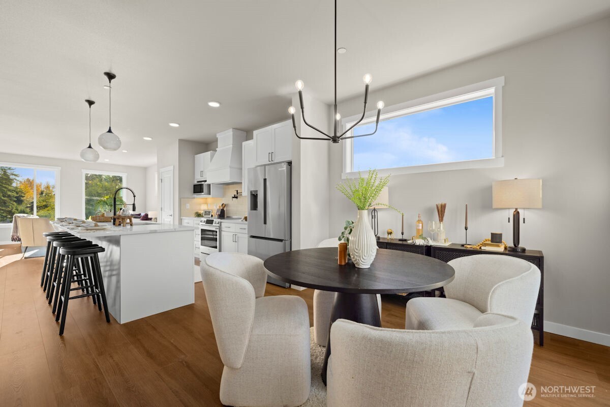 Photographs are for illustrative purposes only. Features, finishes, interior/exterior colors, landscaping and floorplan shown may vary from actual homes built.